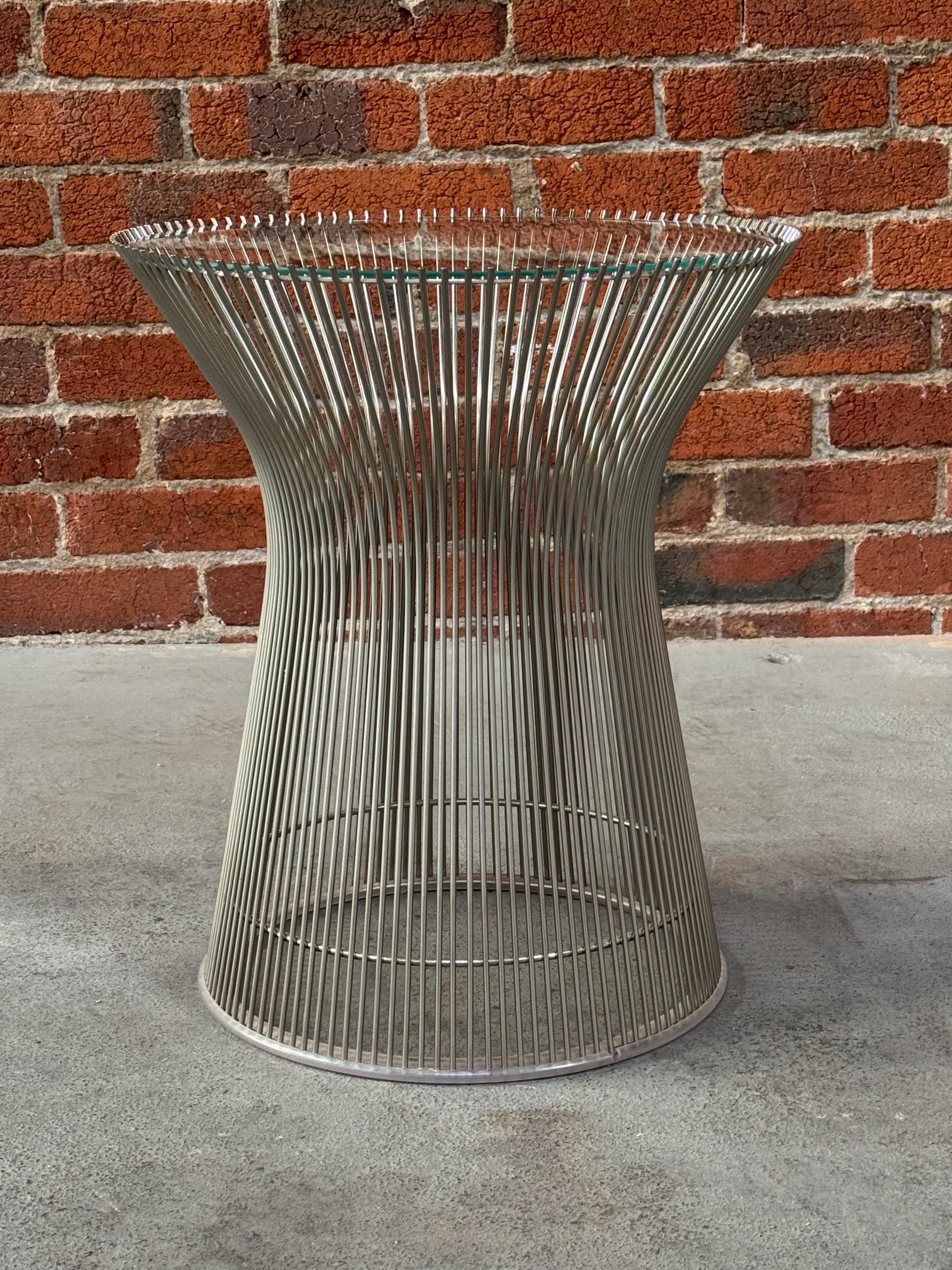 Fait main Table d'appoint en nickel et verre Warren Platner Circa 1980 en vente
