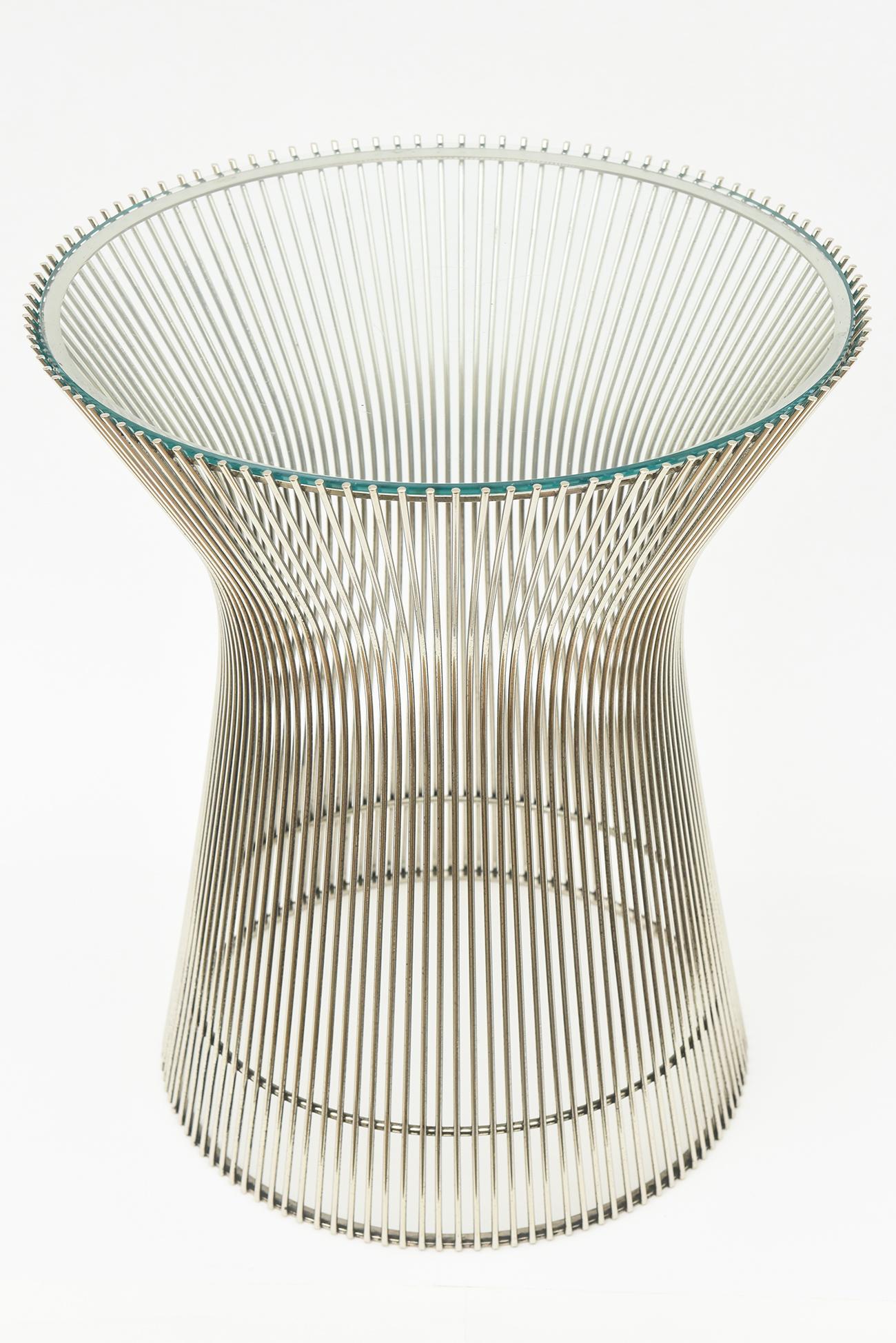 This very authentic vintage Mid-Century Modern iconic wire side table by Warren Platner is from the production of the 1950s. It had to be restored with new nickel plating as it would not polish from the rust. This is not a remake or reissue. Our