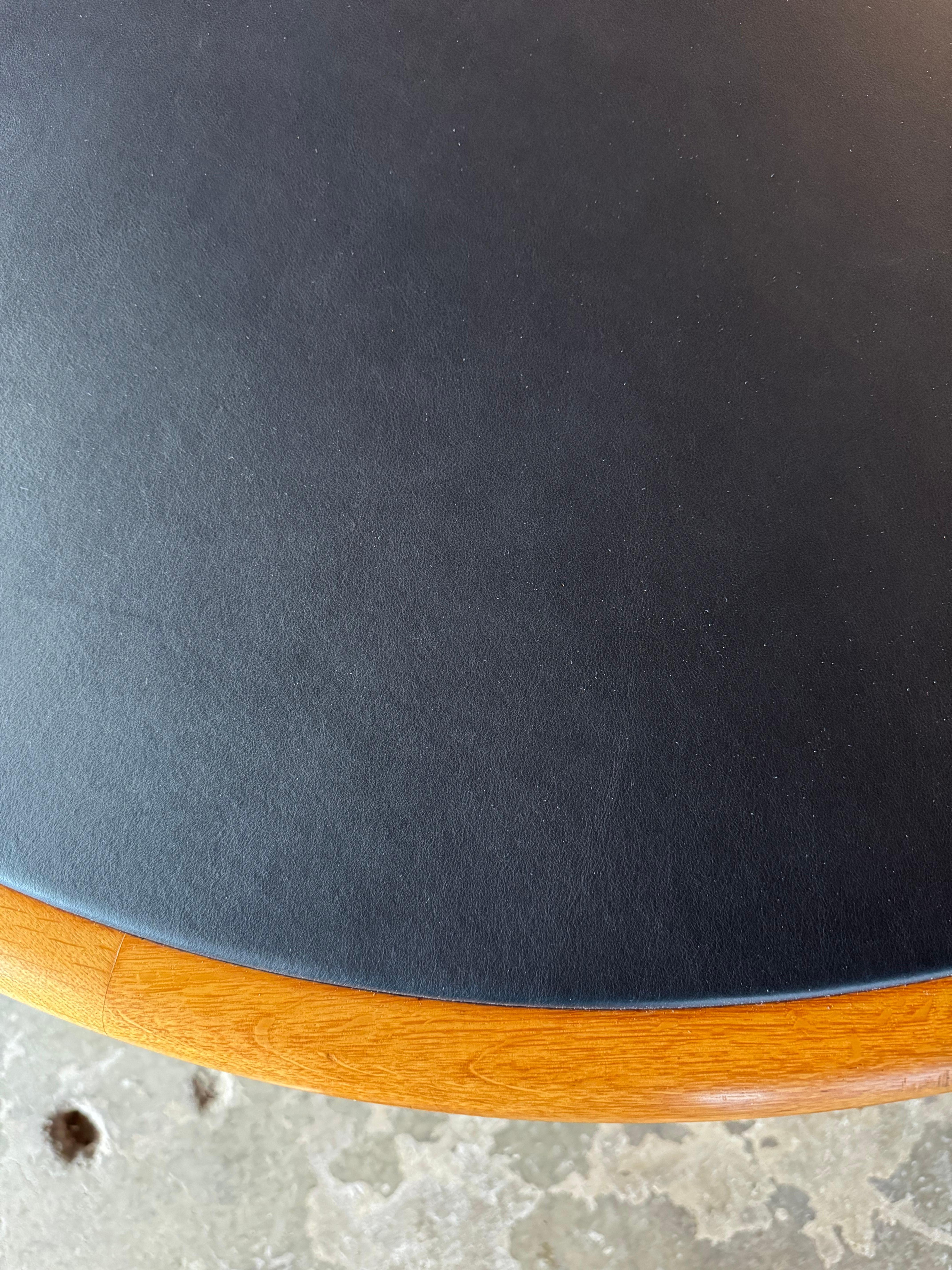 Warren Platner  Round Dining Table for Knoll Oak, Leather & Chrome 1970s 1