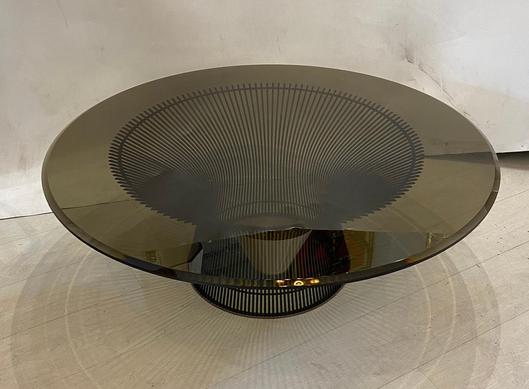 Vintage Warren Platner for Knoll round coffee or cocktail table. Bronze finish in very good condition. Bronze color original glass top.