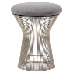 Warren Platnerv para Knoll. Taburete redondo con base de metal. Alrededor de 1970.