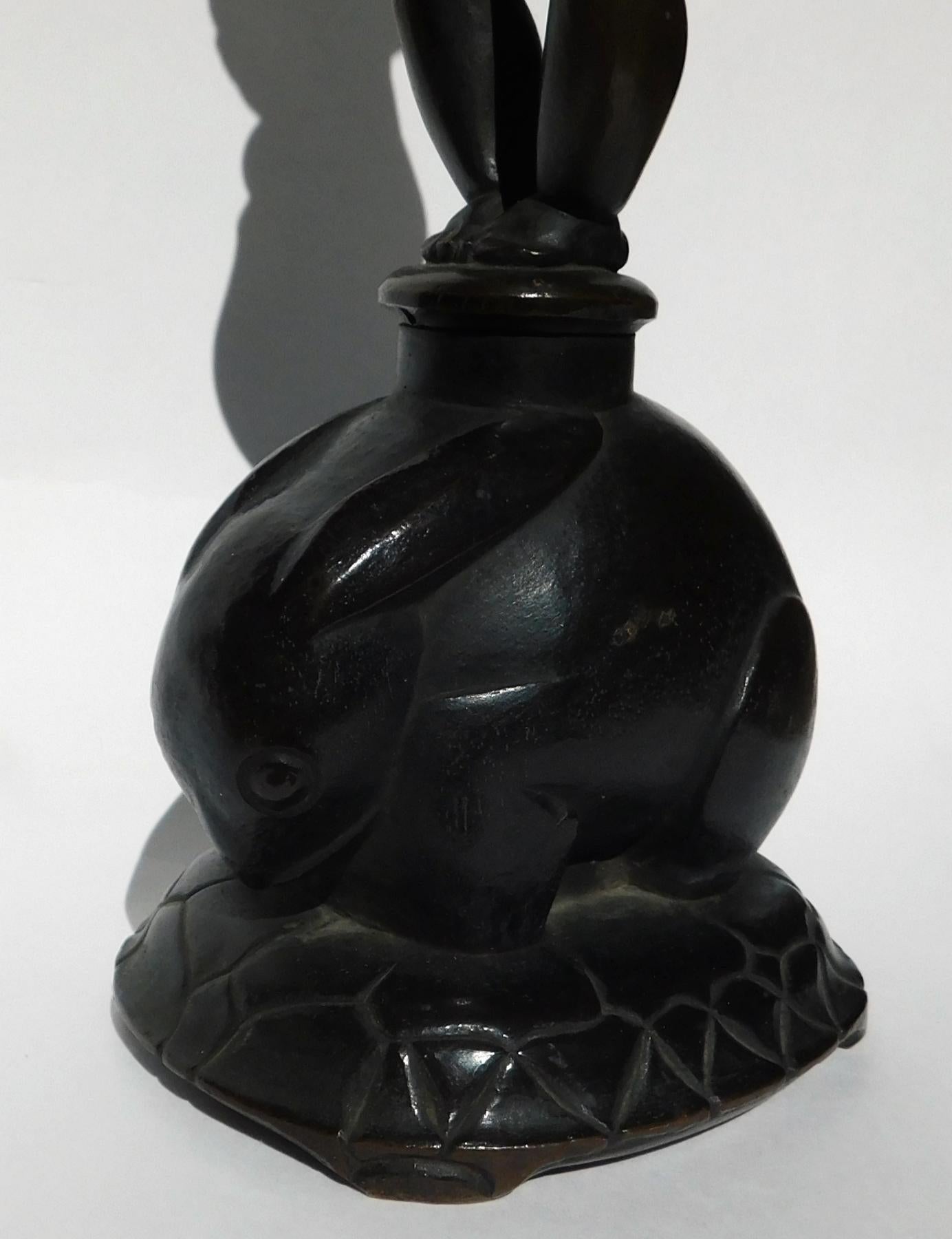 Escultura de bronce de Warren Wheelock, hacia 1930, Niño y conejo en venta 3
