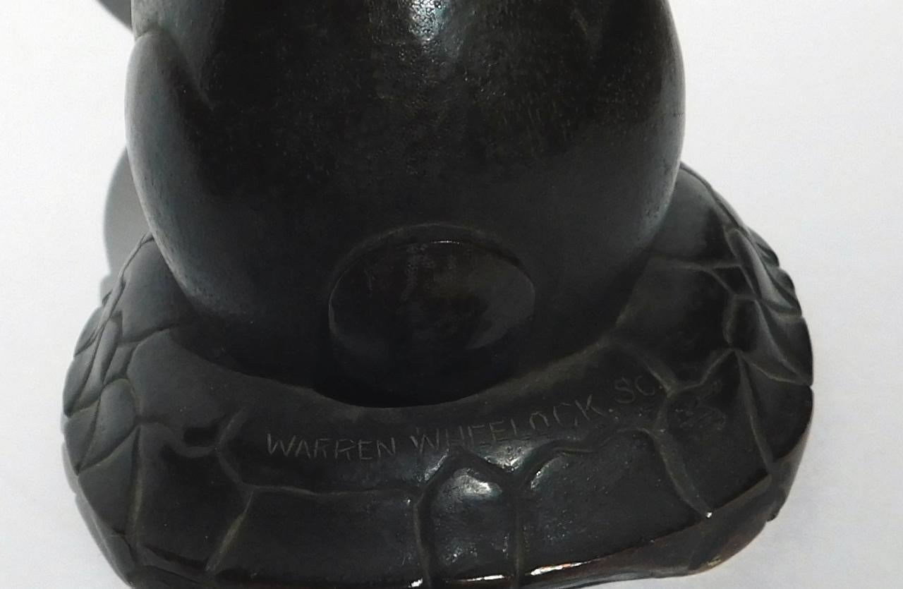 Escultura de bronce de Warren Wheelock, hacia 1930, Niño y conejo en venta 5