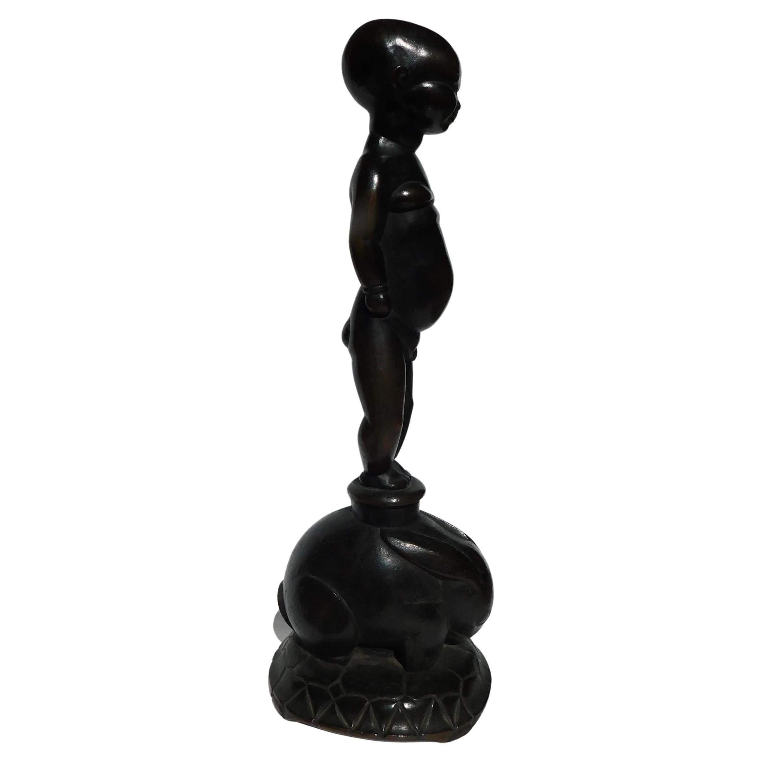 Excelente bronce de niño y conejo que mide 15 1/4 "de alto x 5 1/2 "de ancho x 5 "de largo.
Del artista de Massachusetts/Nuevo México/Nueva York Warren Wheelock (1880-1960).
La obra tiene una pátina oscura y rica y fue creada hacia la década de