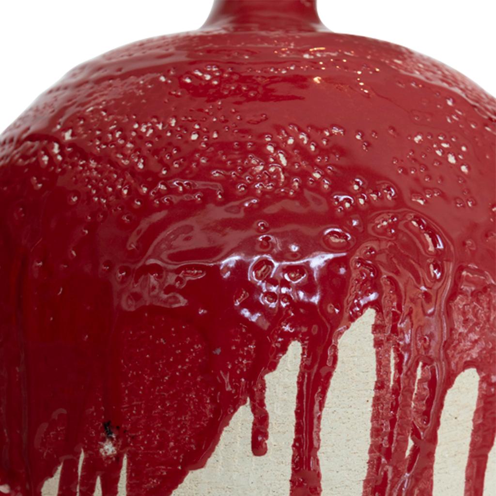 Guerrero nº 1 Escultura figurativa de cerámica roja esmaltada en blanco y latón Latón en venta