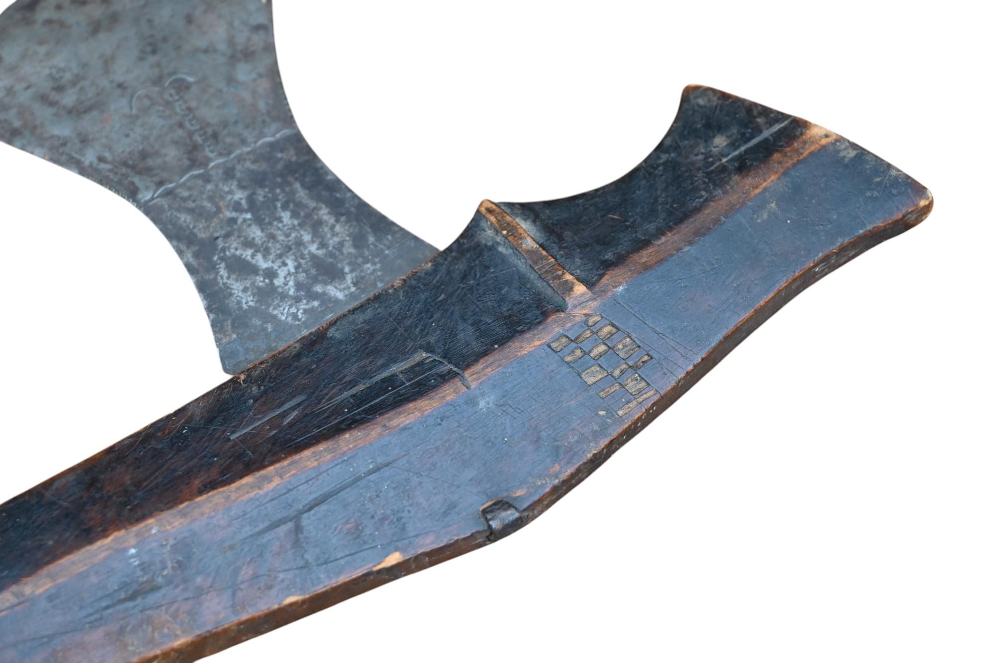 Hacha guerrera, azuela de la tribu Fang,  Gabón, siglo XIX en venta 3