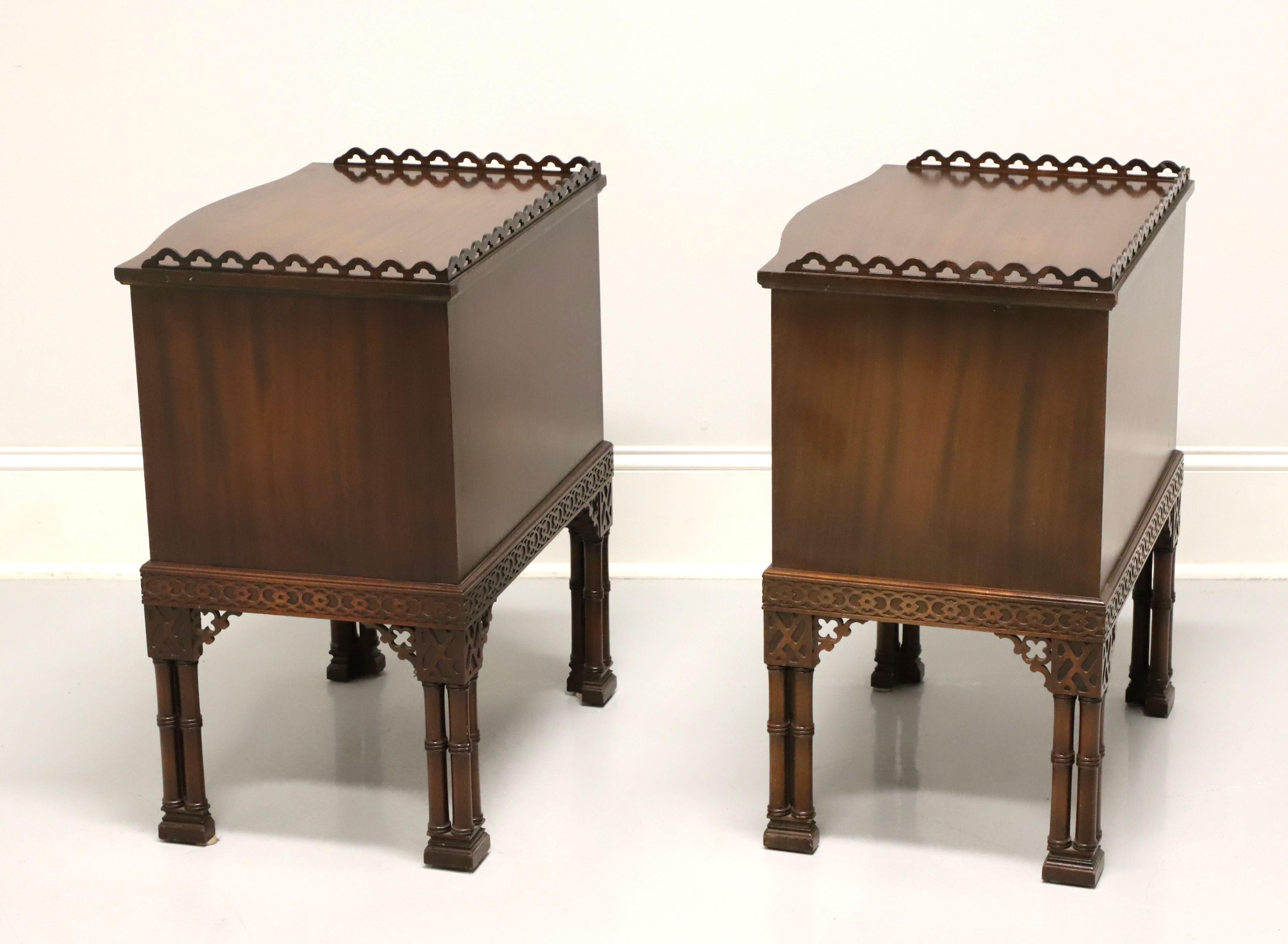 WARSAW MFG Mahogany Chinese Chippendale Nightstands / Bedside Chests - Pair In Good Condition In Charlotte, NC