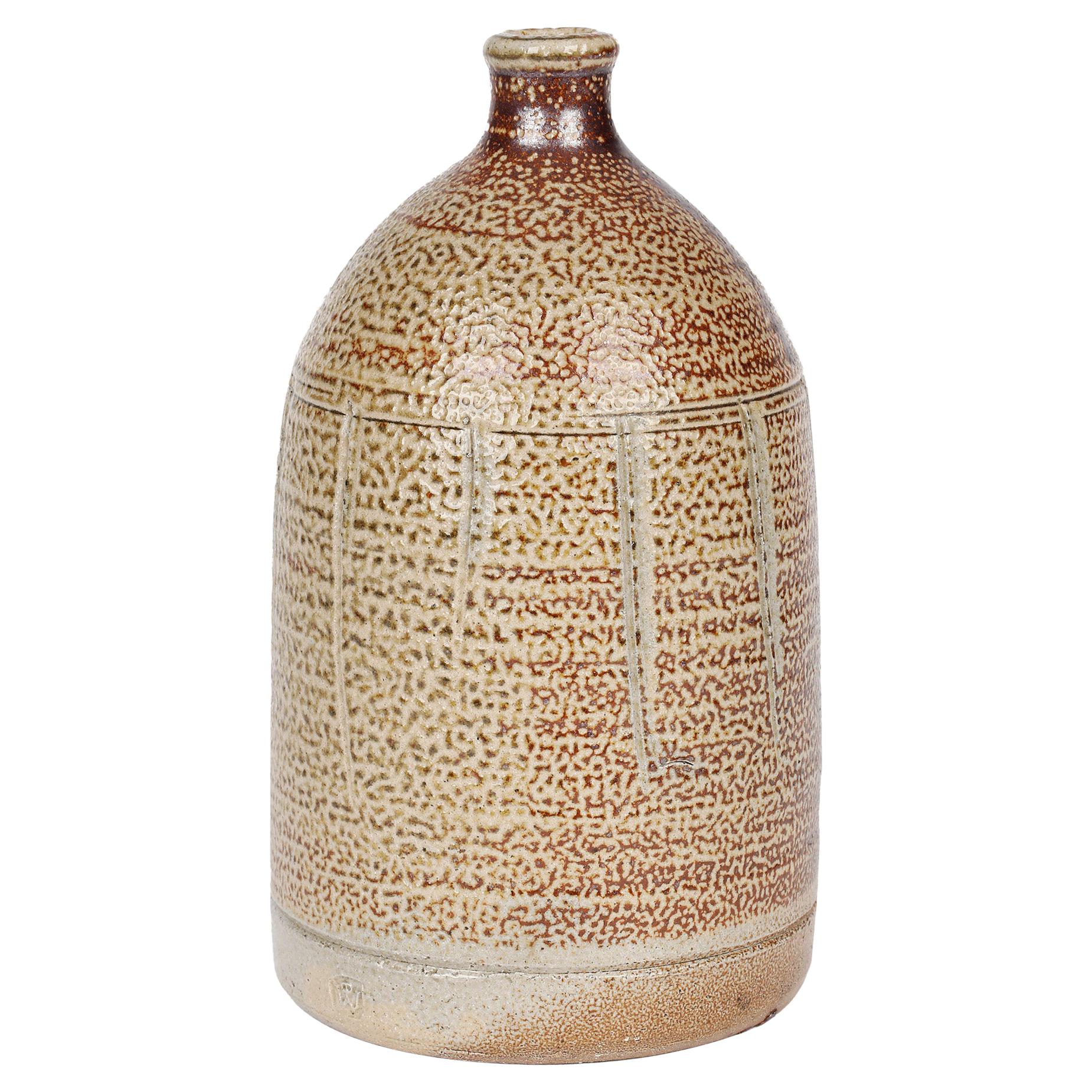 Vase-bouteille anglais en poterie de studio vernissée au sel Warwick Parker