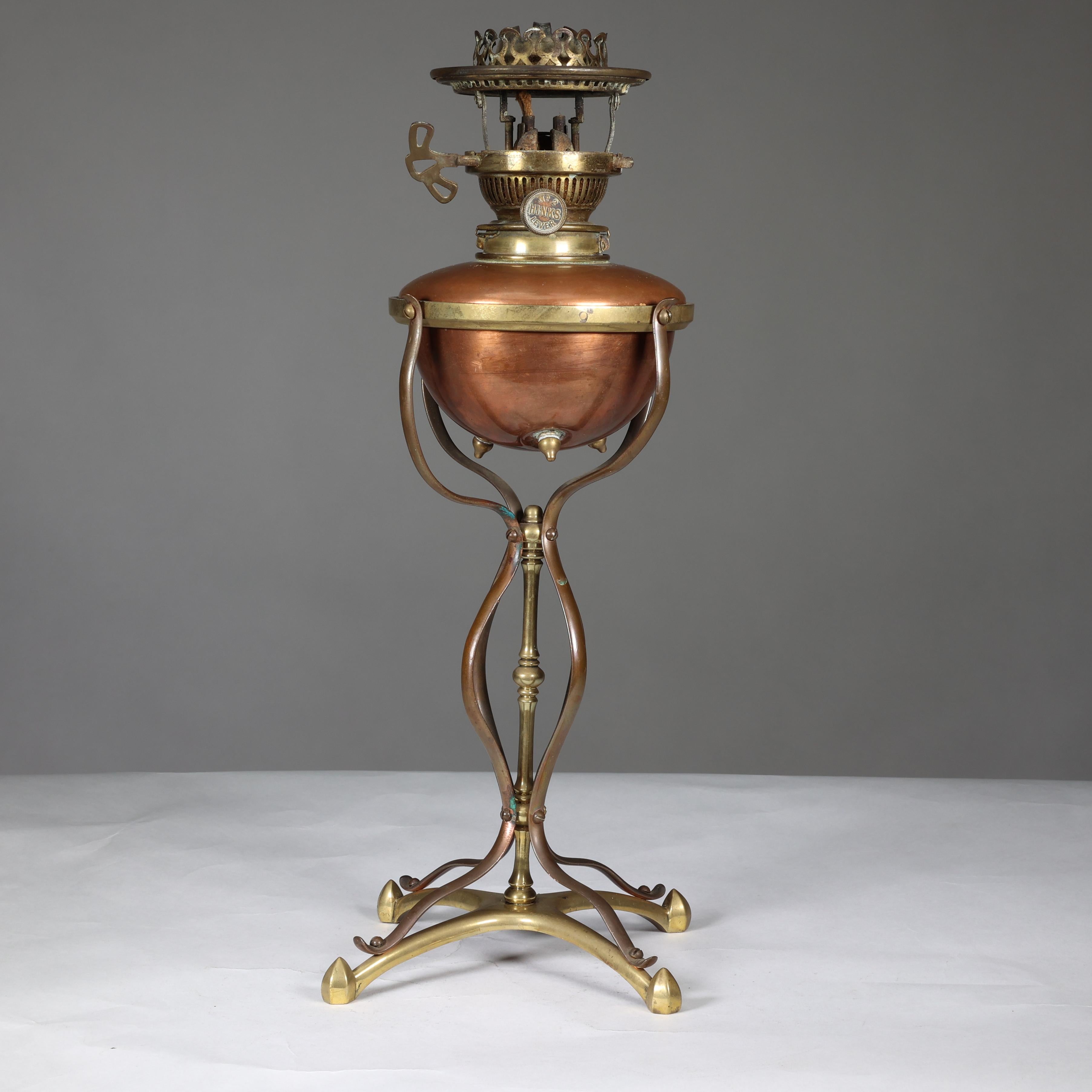 WAS Benson. Una lámpara de aceite de mesa de cobre y latón Artes y manualidades en venta