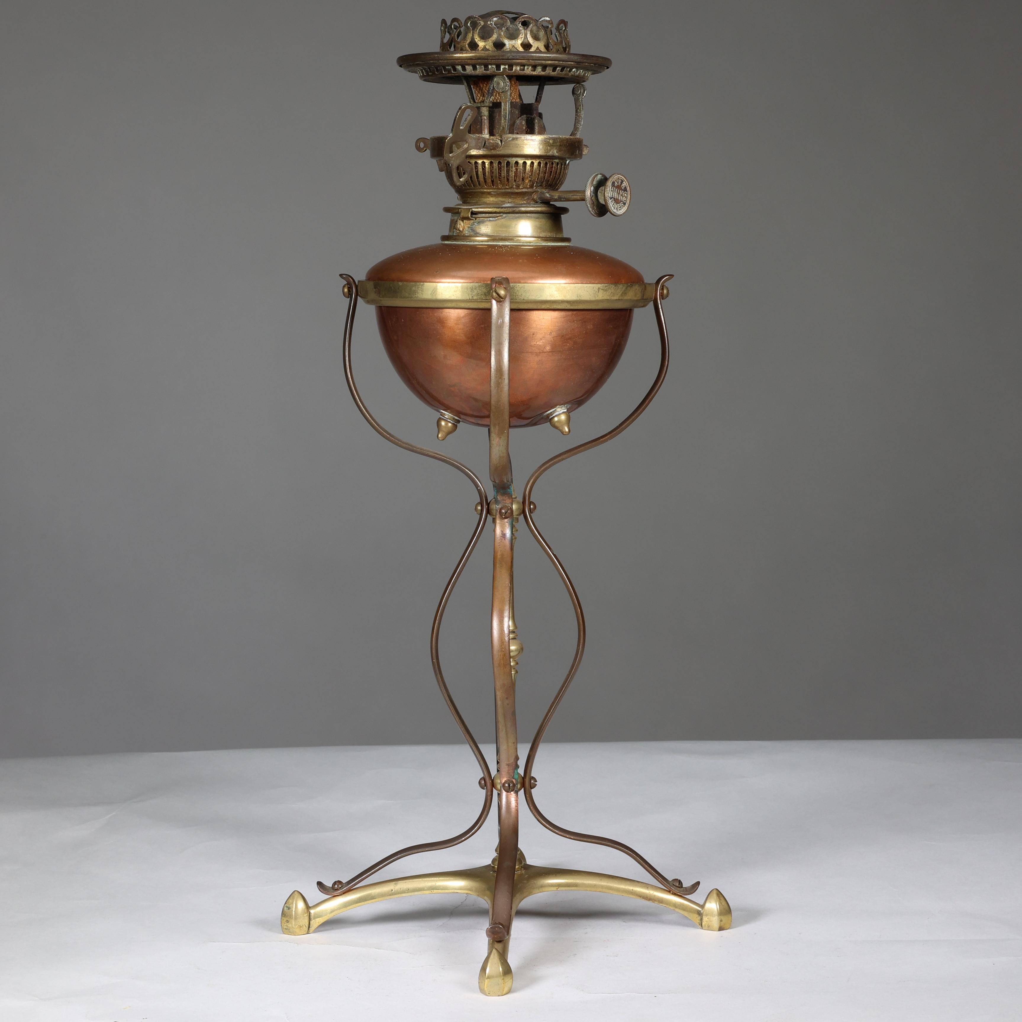 WAS Benson. Una lámpara de aceite de mesa de cobre y latón en Bueno estado para la venta en London, GB