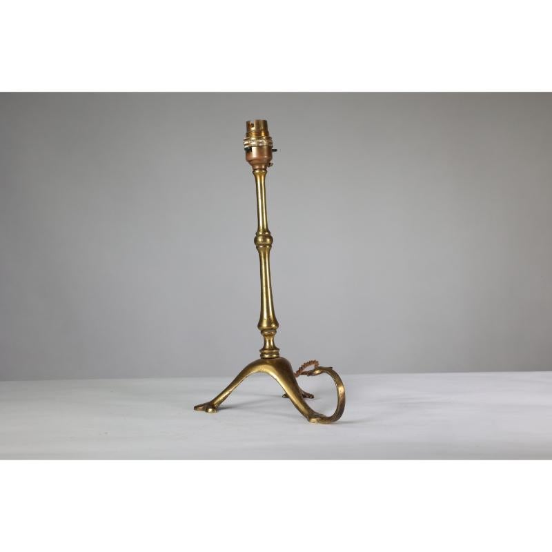 WAS Benson. A pair of Arts & Crafts brass table lamps with a serpent style tails In Good Condition For Sale In London, GB
