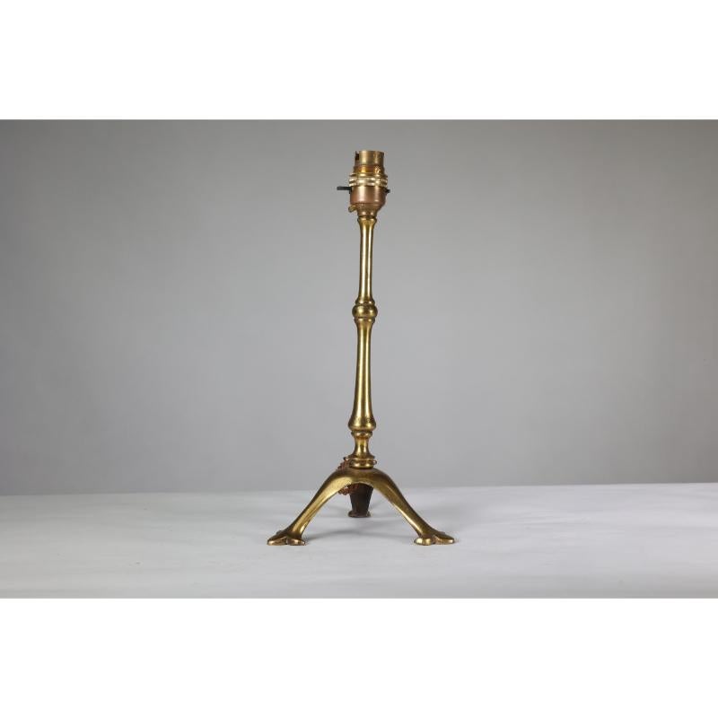 WAS Benson. A pair of Arts & Crafts brass table lamps with a serpent style tails For Sale 2