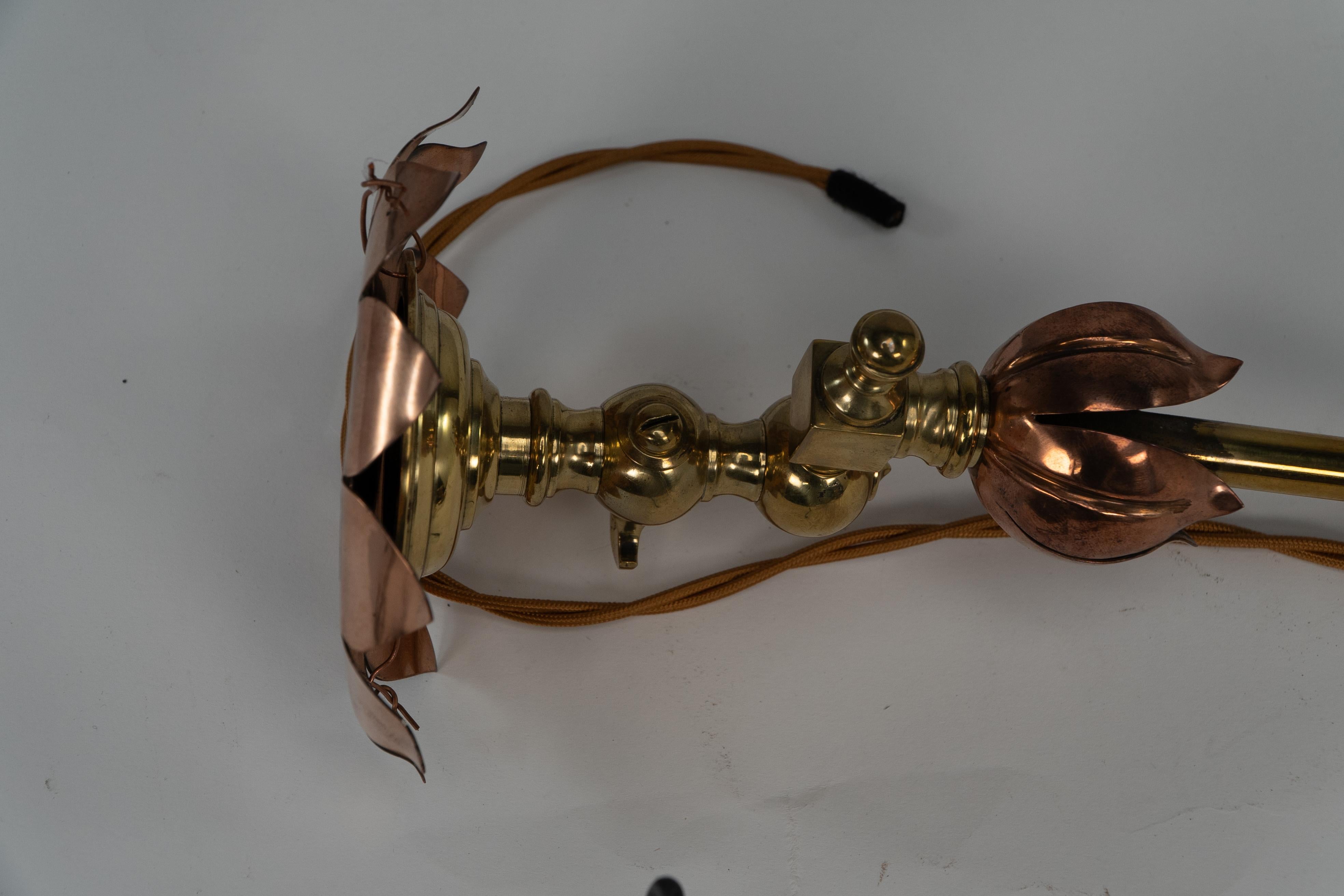 WAS Benson. A pair of copper & brass wall lights with lily pad wall back plates. In Good Condition For Sale In London, GB