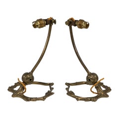 Was Benson. Coppia di lampade da tavolo regolabili Mistletoe in ottone di Arts and Crafts.