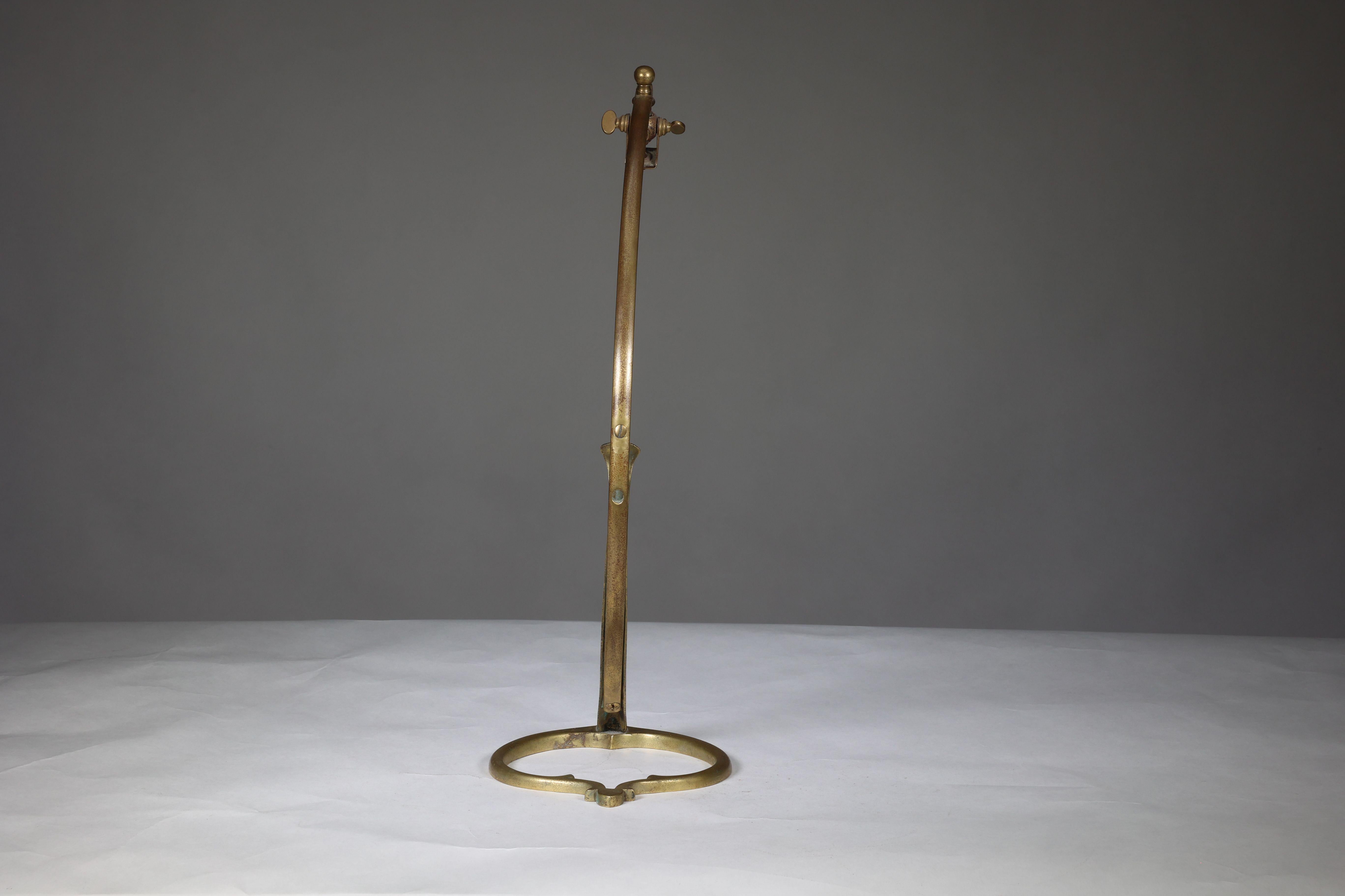 Laiton WAS Benson. Paire de lampes de table de style Swan en laiton Arts and Crafts en vente