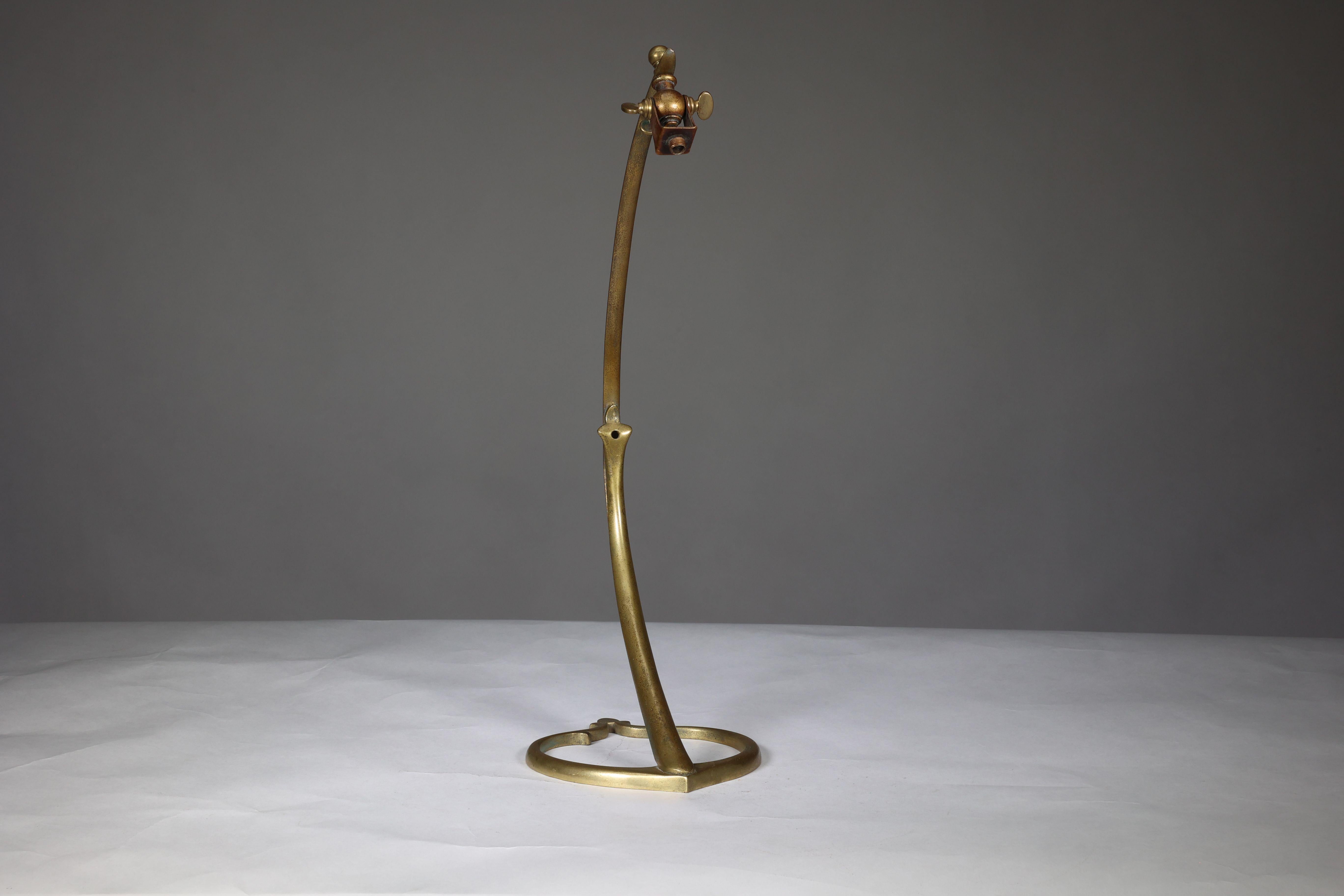 WAS Benson. Paire de lampes de table de style Swan en laiton Arts and Crafts en vente 4