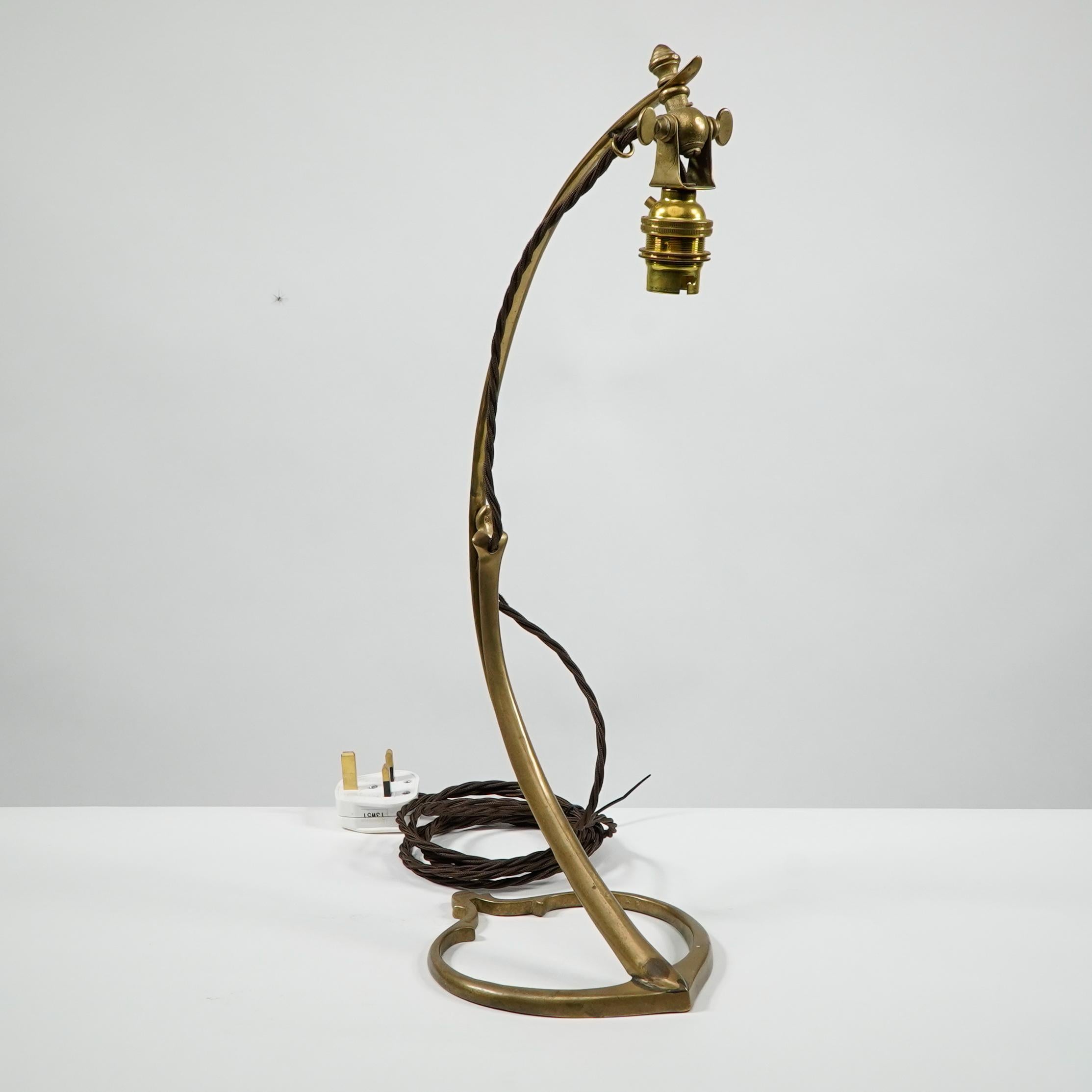 WAS Benson. Paire de lampes de table à col de cygne avec base en forme de coeur Bon état - En vente à London, GB