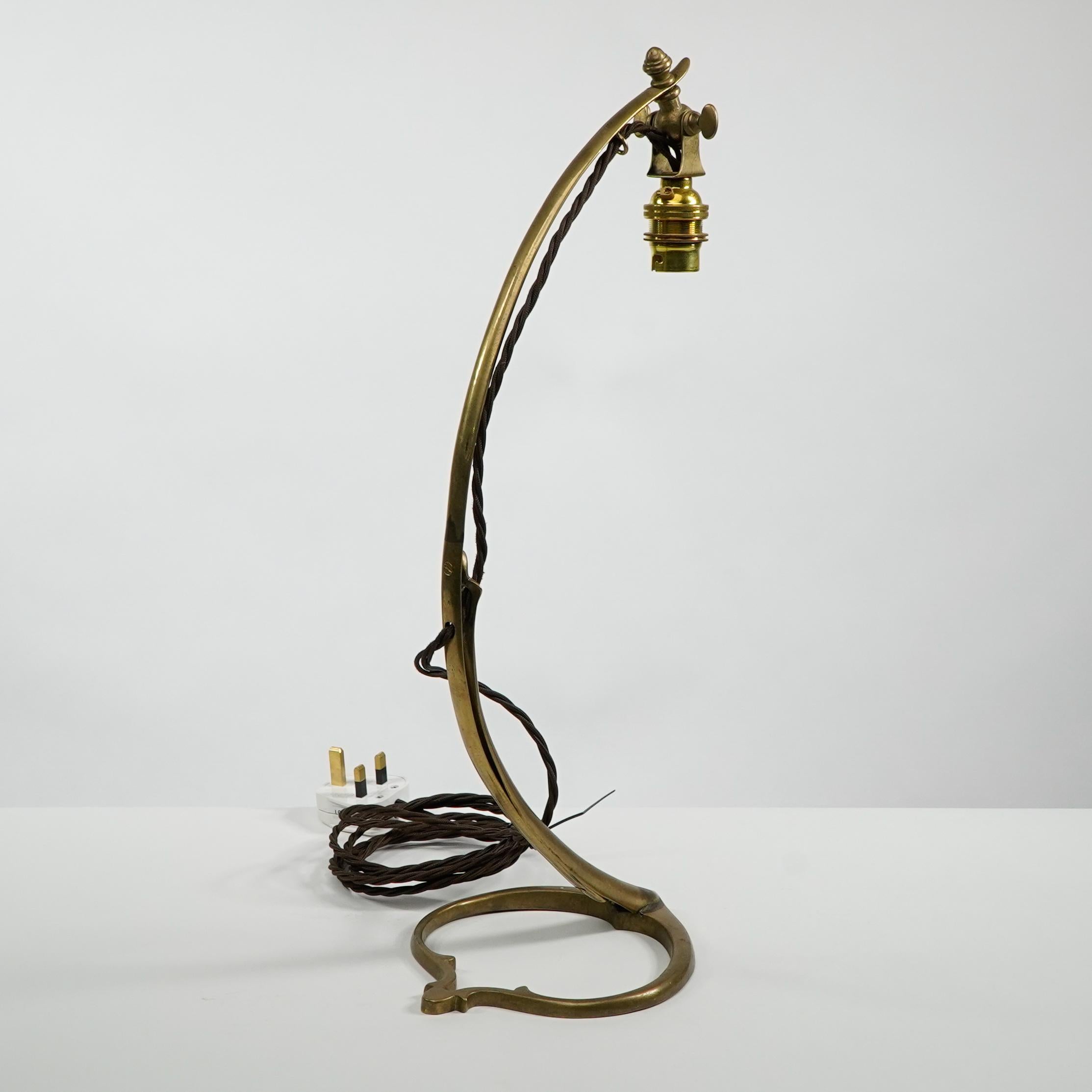 WAS Benson. Paire de lampes de table à col de cygne avec base en forme de coeur en vente 1