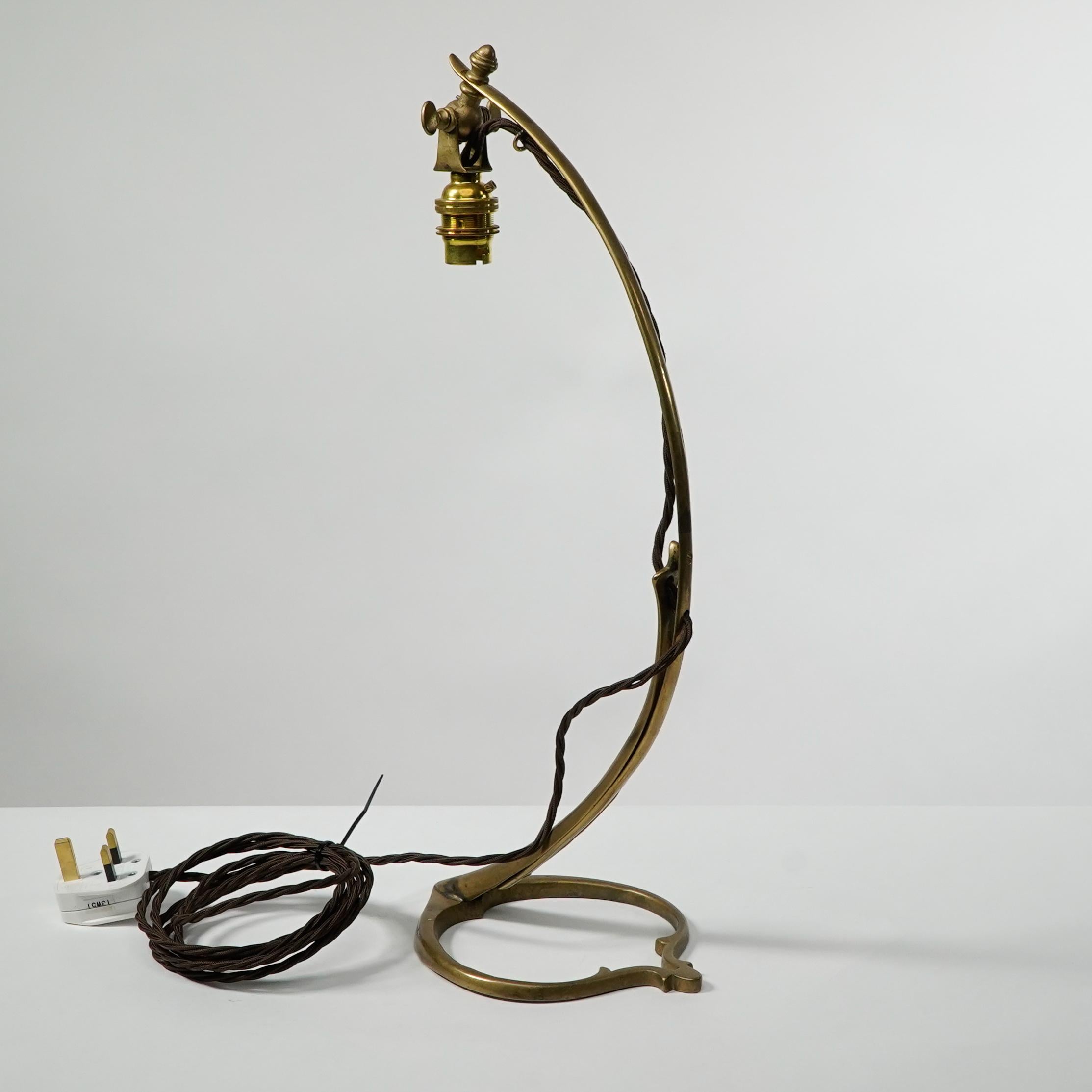 WAS Benson. Paire de lampes de table à col de cygne avec base en forme de coeur en vente 2