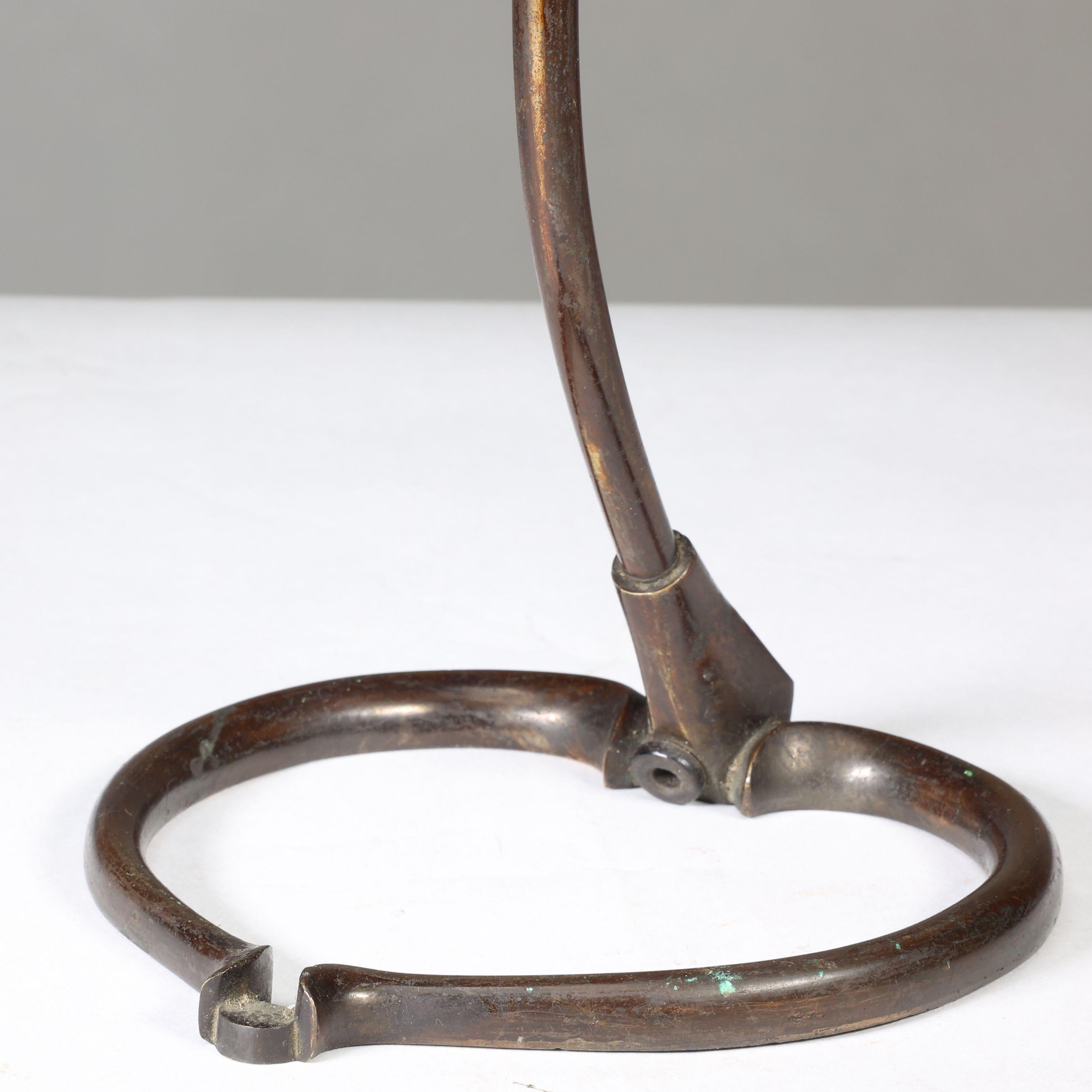 WAS Benson. Lights de table en forme de cygne en laiton patiné avec base en forme de coeur en vente 7