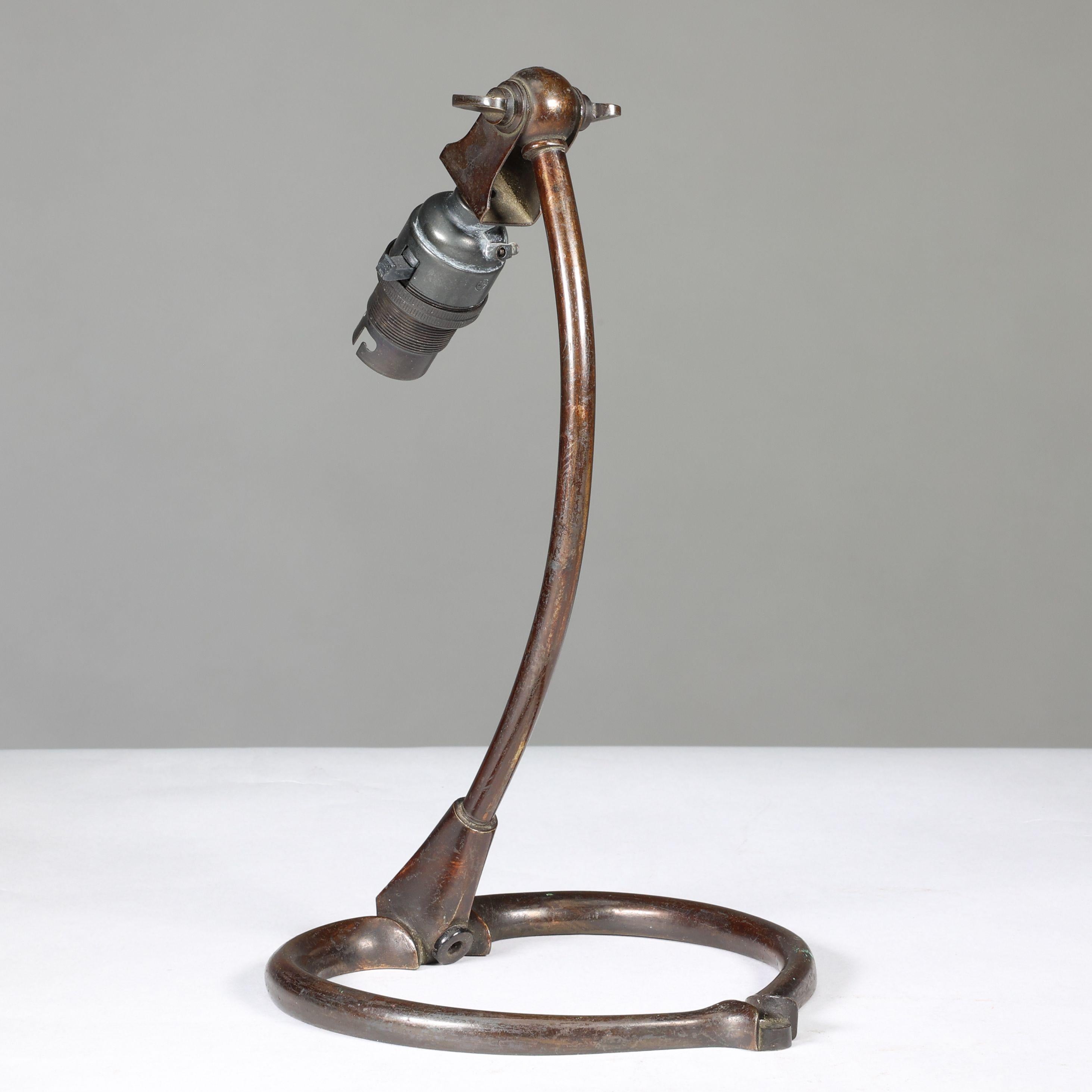 WAS Benson. Lights de table en forme de cygne en laiton patiné avec base en forme de coeur Bon état - En vente à London, GB