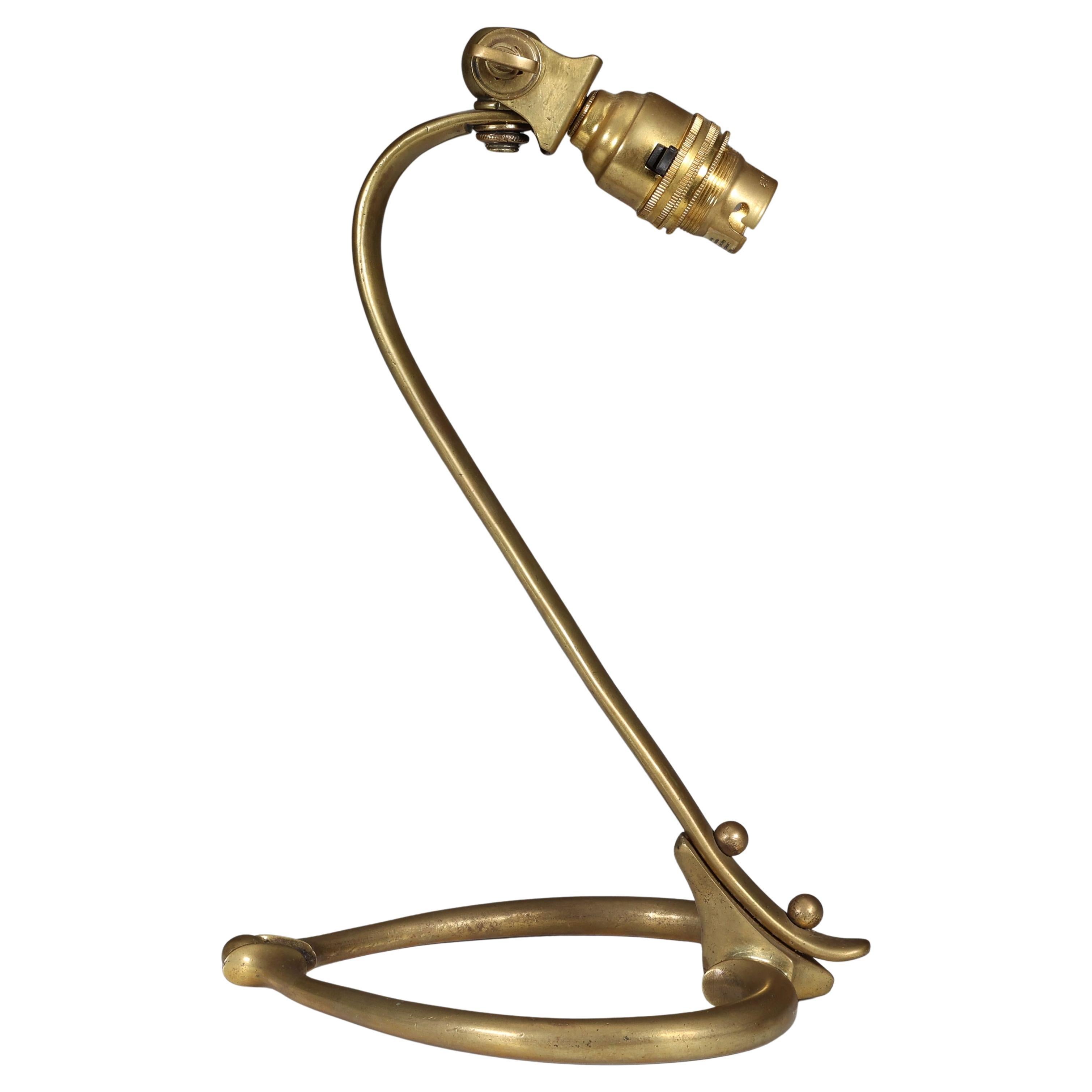 WAS Benson. Lampe de table Arts and Crafts avec base en forme de cœur