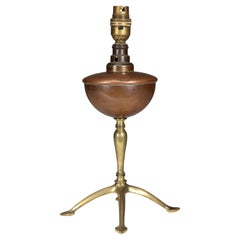 WAS Benson. Une lampe à huile Arts and Crafts à quatre pieds transformée en électricité