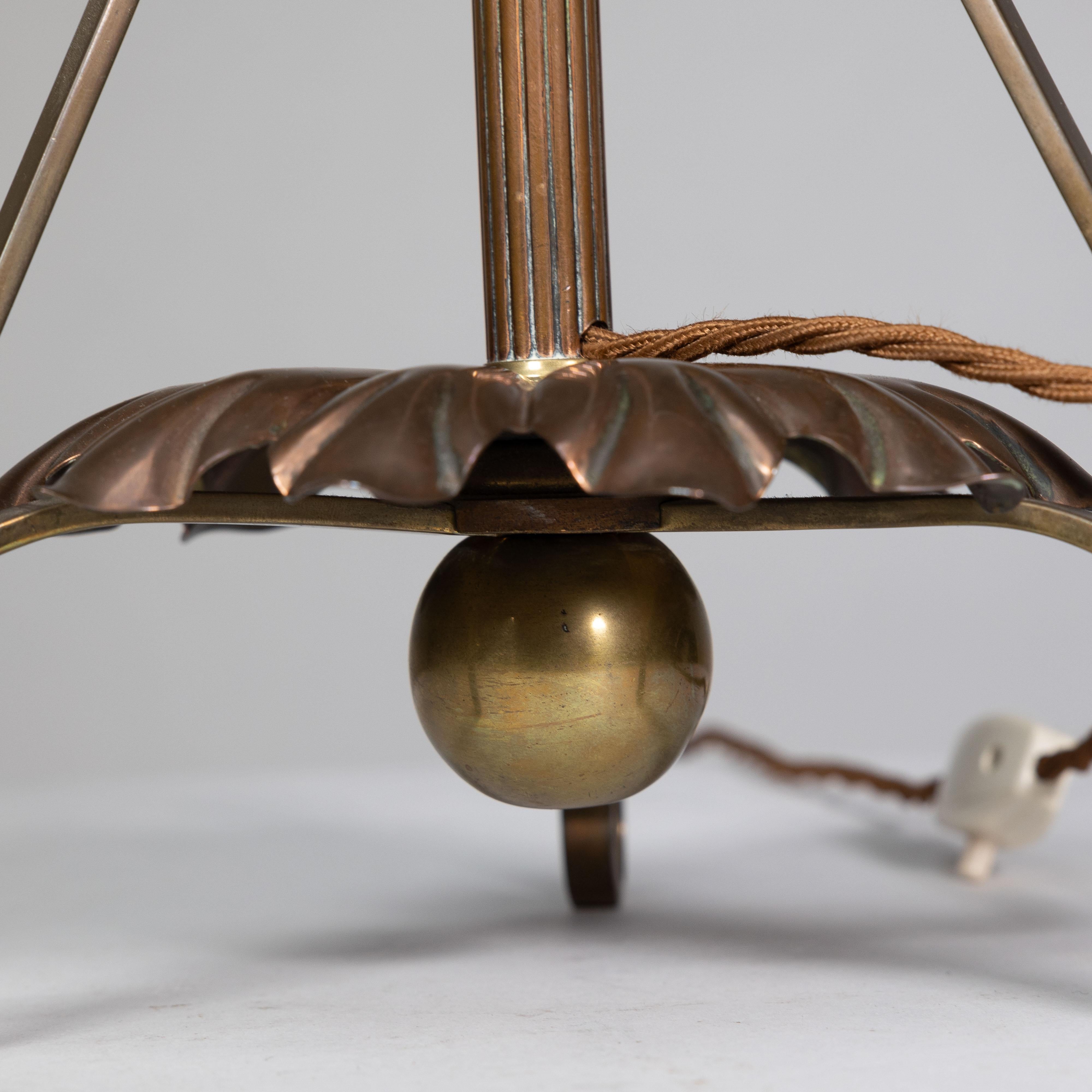 WAS Benson. An Arts and Crafts telescopic adjustable copper and brass table lamp For Sale 8