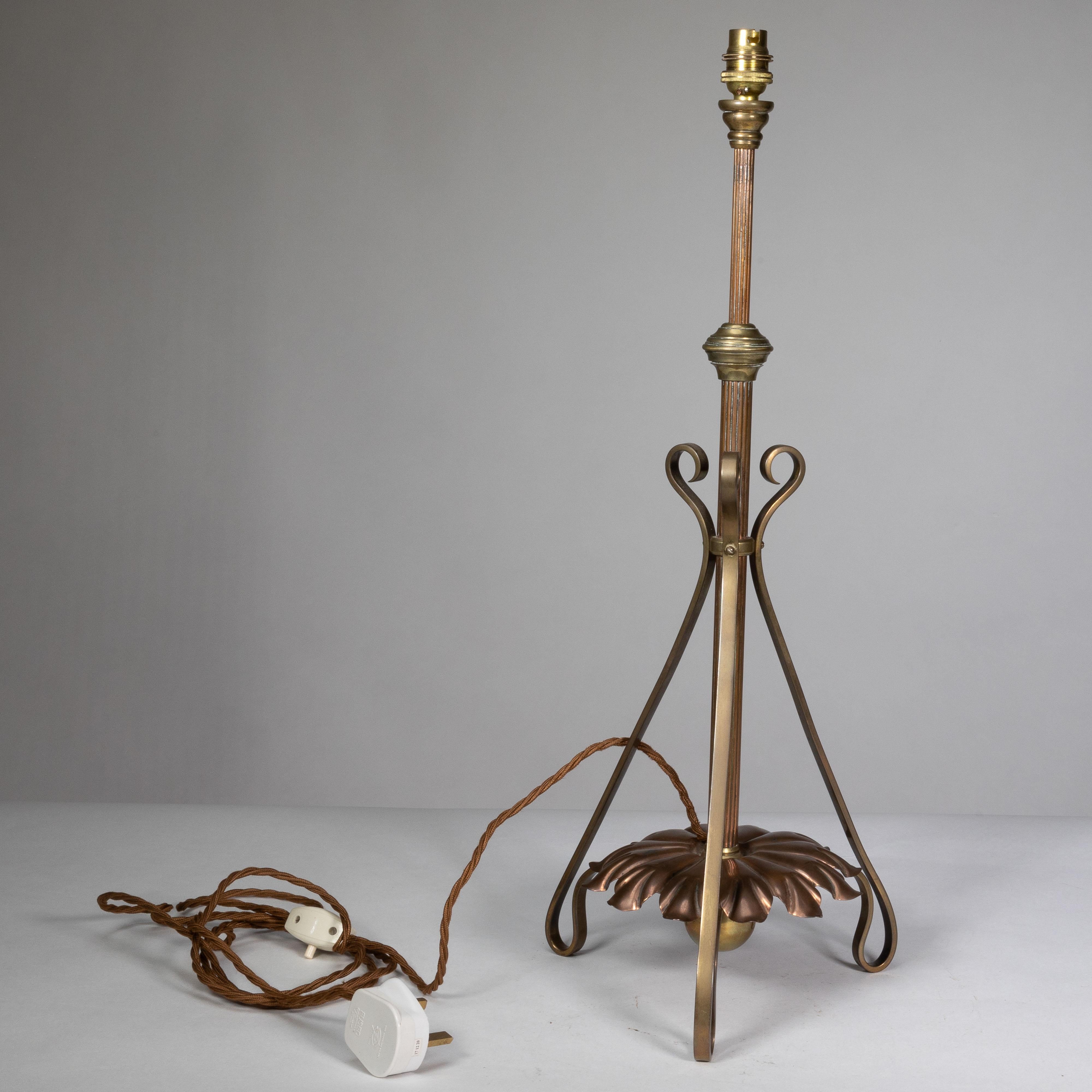 Copper WAS Benson. An Arts and Crafts telescopic adjustable copper and brass table lamp For Sale