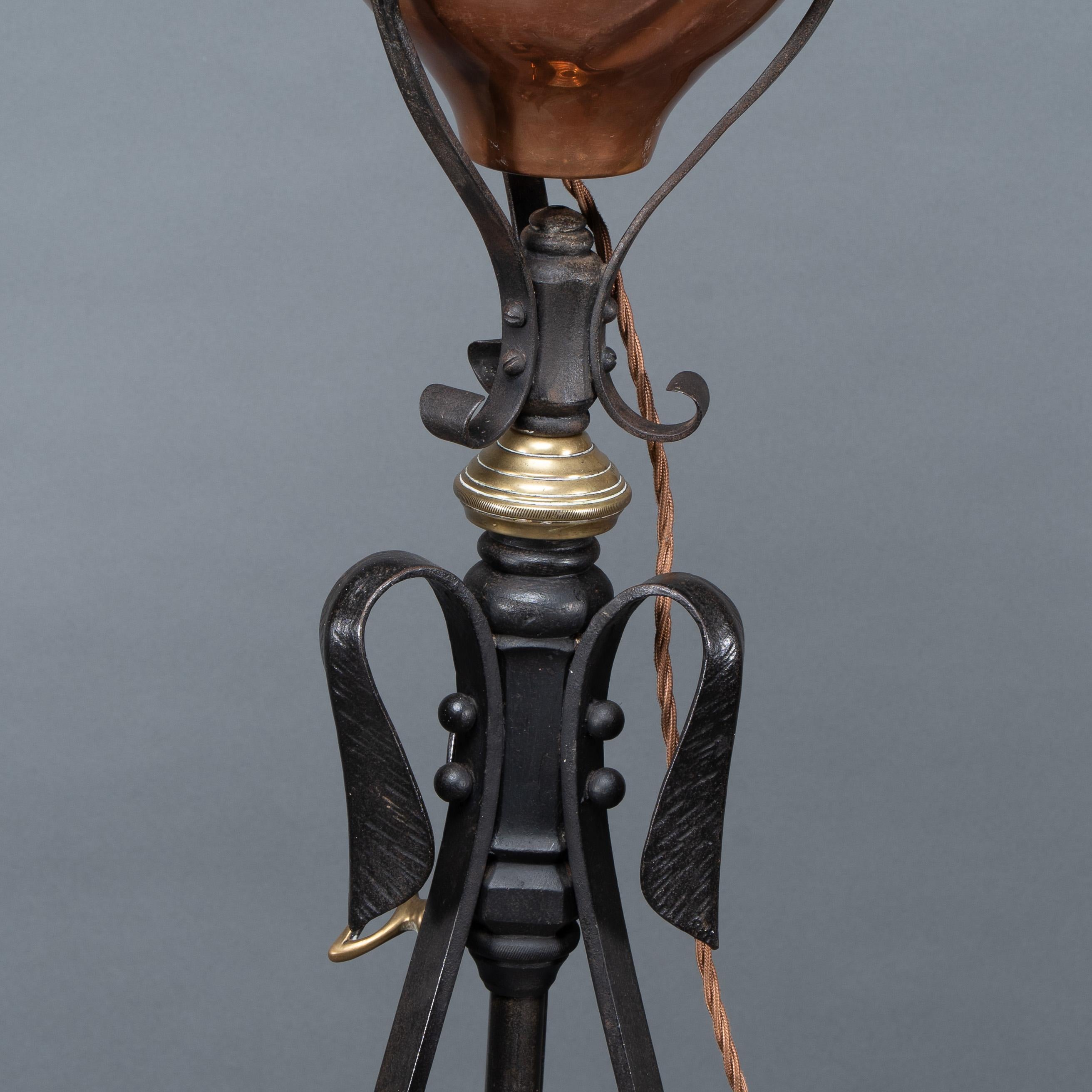 WAS Benson. Eine äußerst seltene Arts and Crafts-Stehlampe aus Eisen mit Teleskop, Standard im Angebot 6