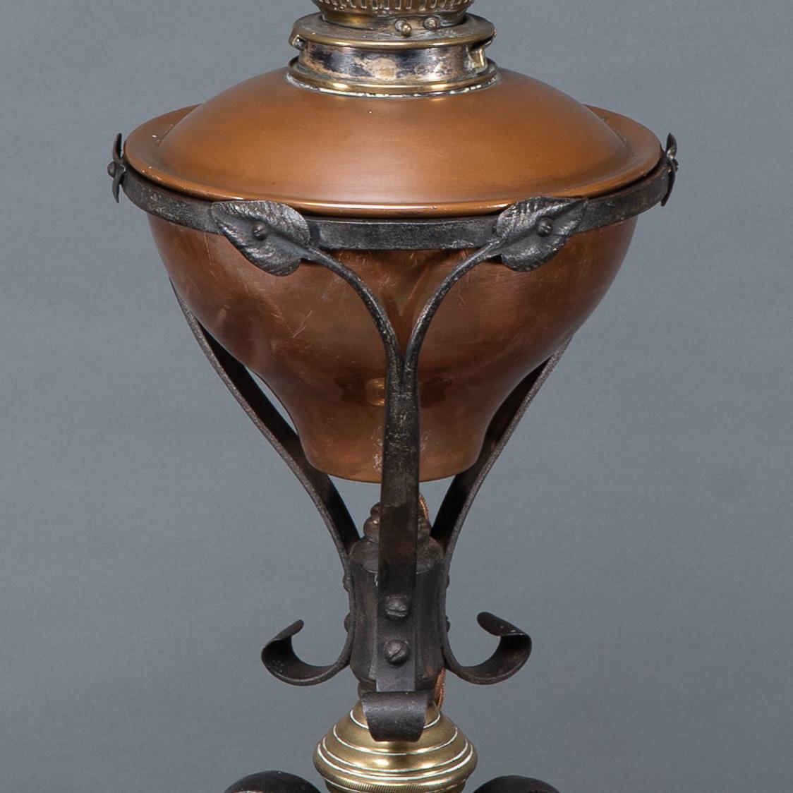 WAS Benson. Eine äußerst seltene Arts and Crafts-Stehlampe aus Eisen mit Teleskop, Standard im Angebot 2