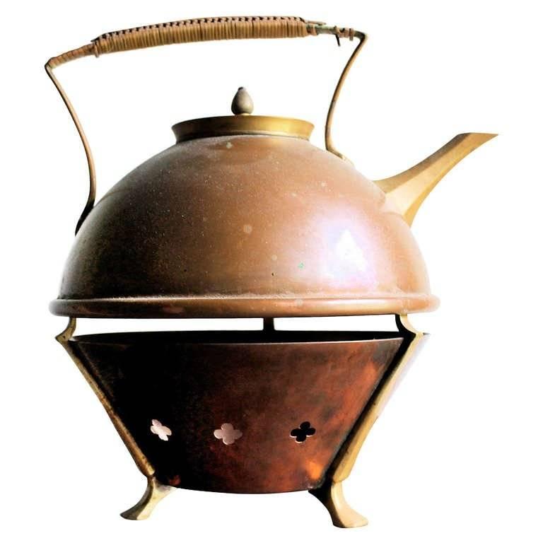 Important copper and brass teapot and warmer by Benson. Signed: W.A.S. B & Co Ltd.