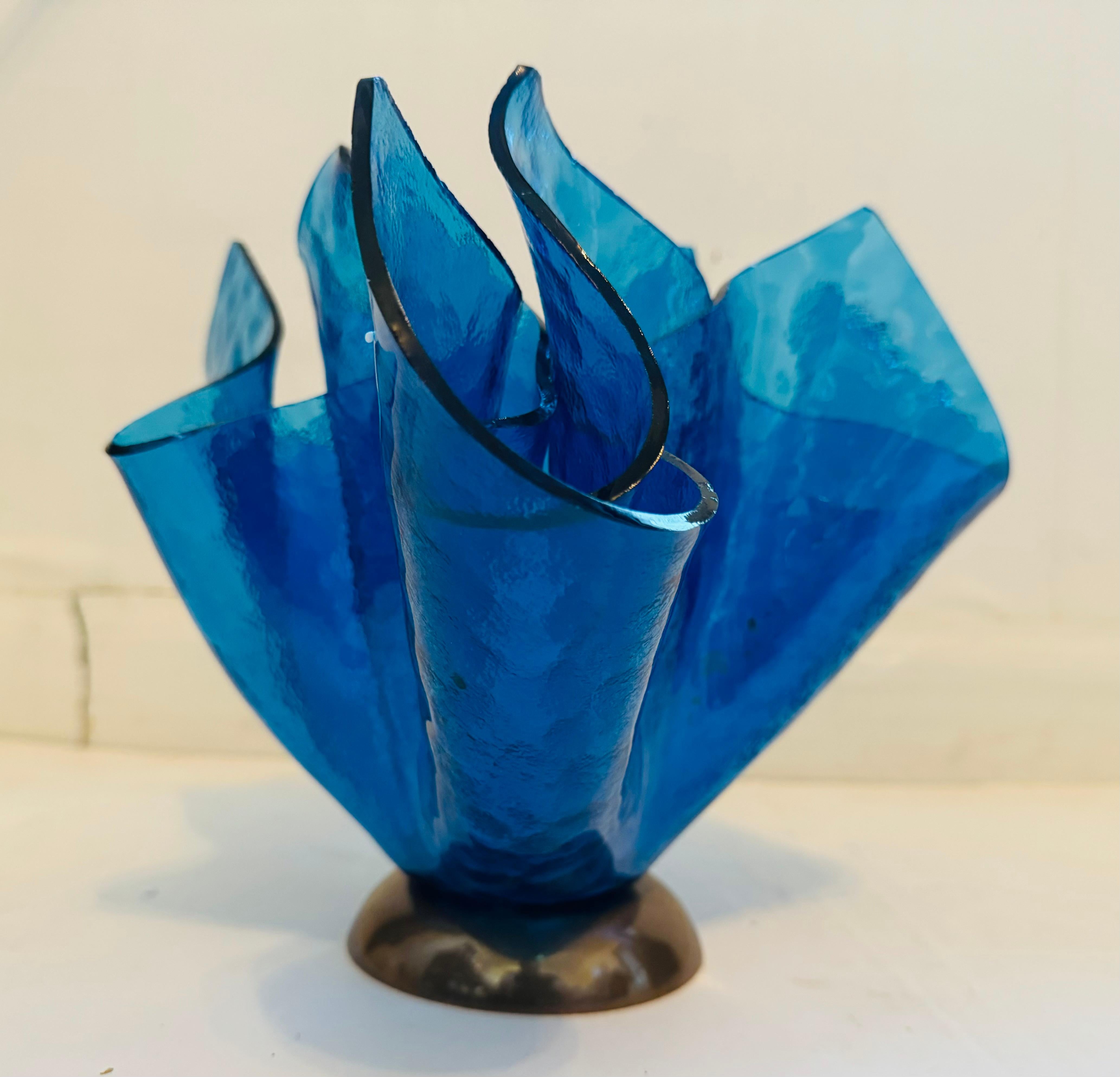 Was Fedrigolli Sculptural Glass 1980s Italian Vase In Excellent Condition For Sale In New York, NY