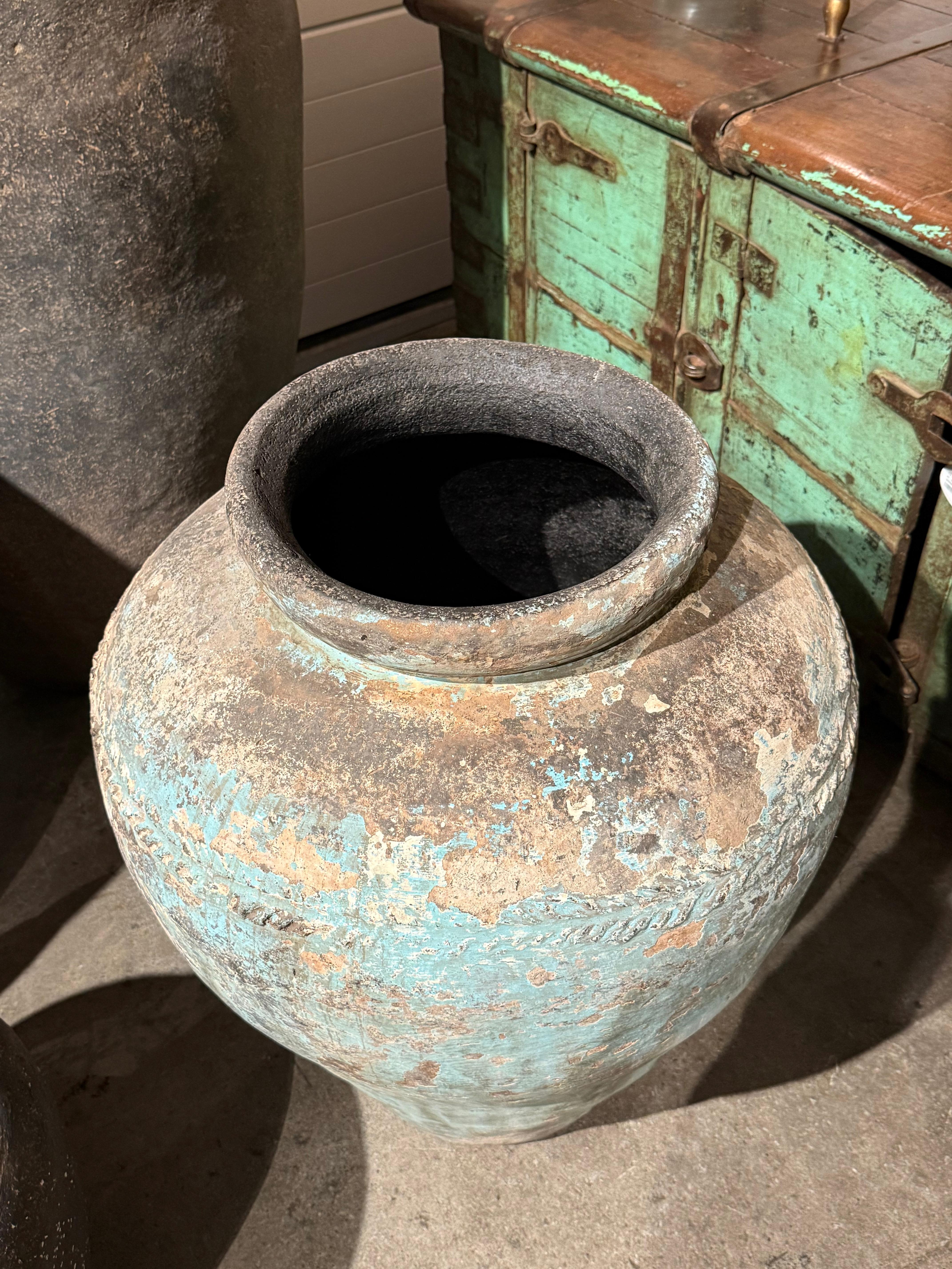 Vaso d'acqua blu e bianco lavato, India, XIX secolo In condizioni buone in vendita a New York, NY