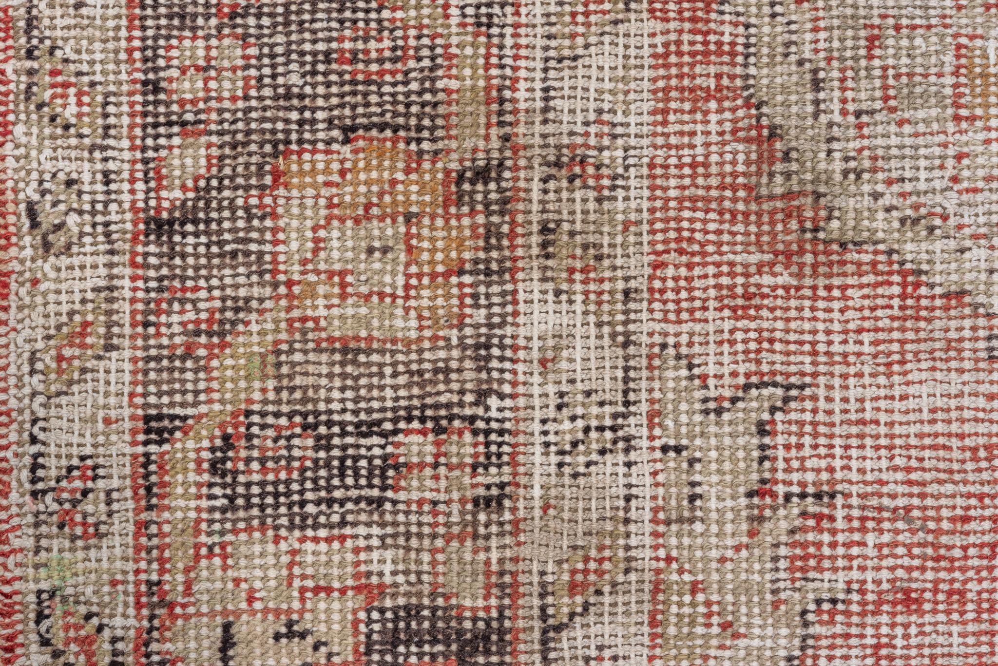 gewaschener Oushak mit Diamant-Mittelmotiv (20. Jahrhundert) im Angebot