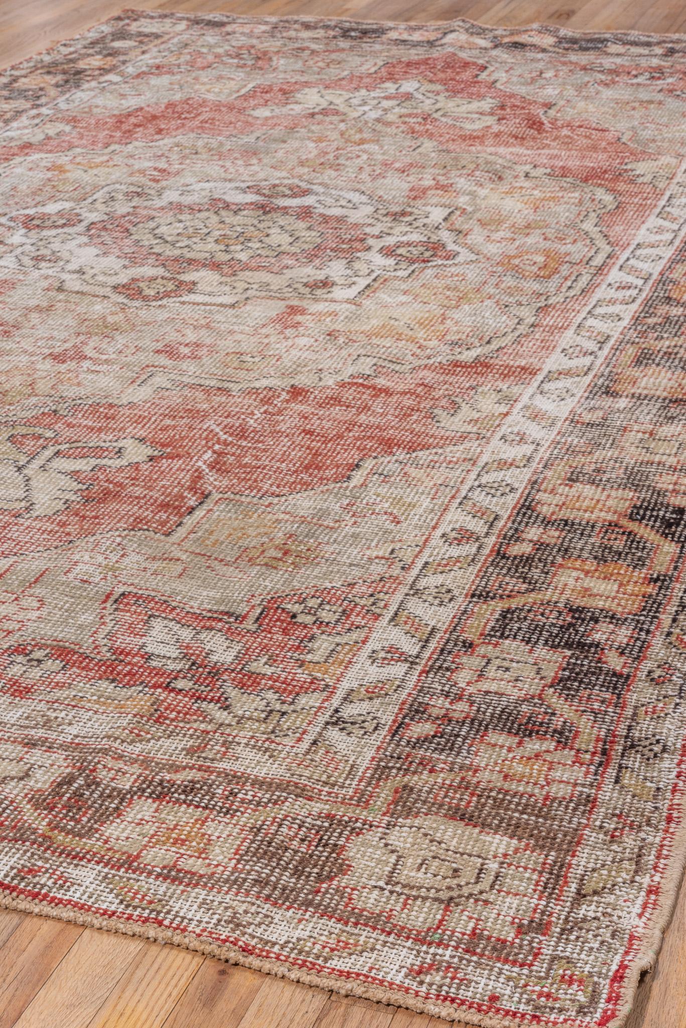 gewaschener Oushak mit Diamant-Mittelmotiv im Angebot 2