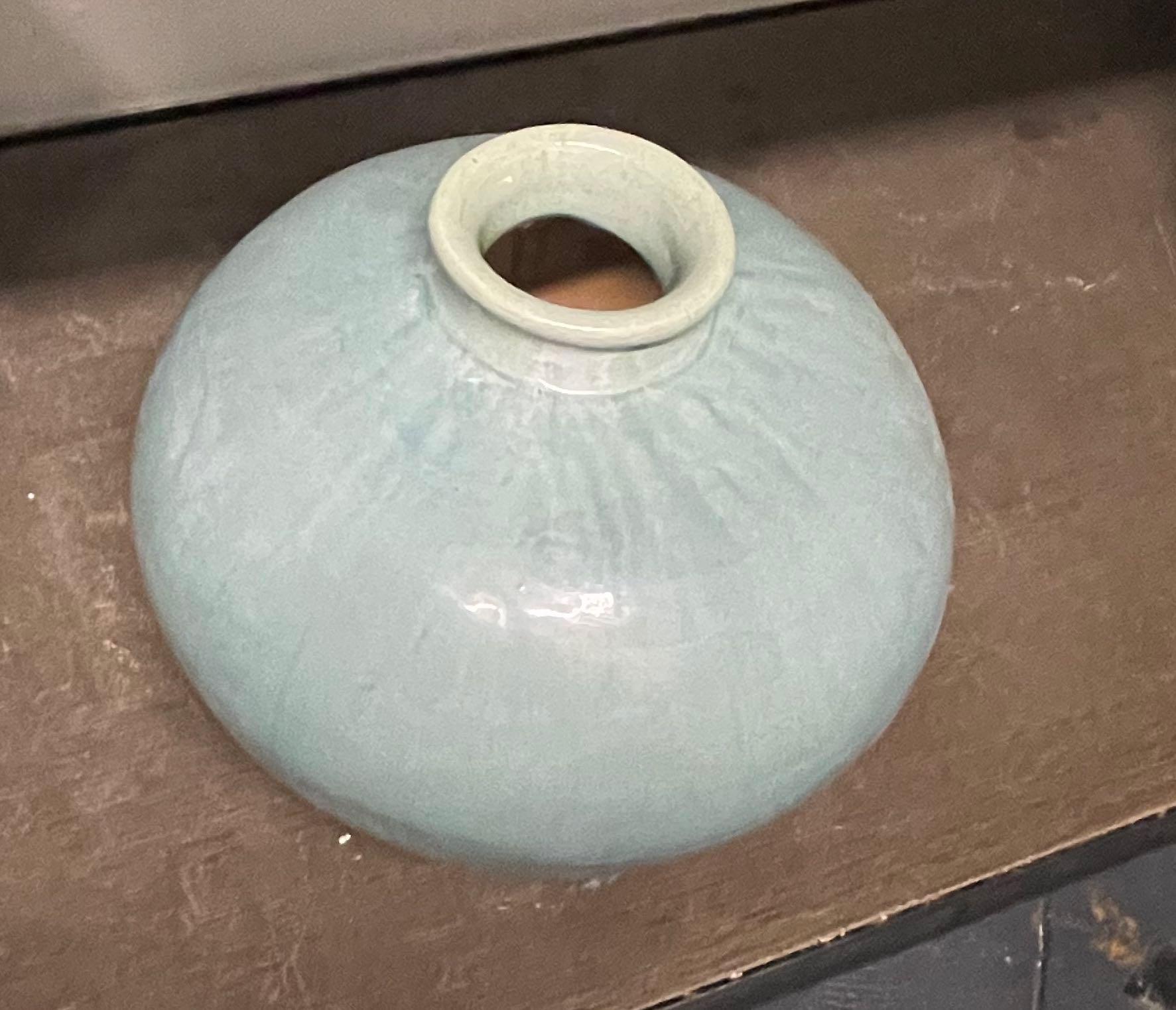 Washed Turquoise Glazed Round Vase, China, Contemporary (Chinesisch) im Angebot