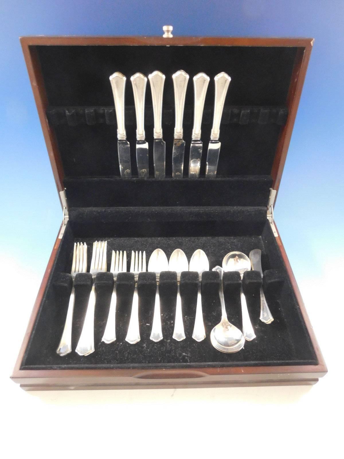Exquisite Washington by Wallace sterling silver Flatware set, 32 pieces. Great starter set! This set includes:

6 Knives, 9