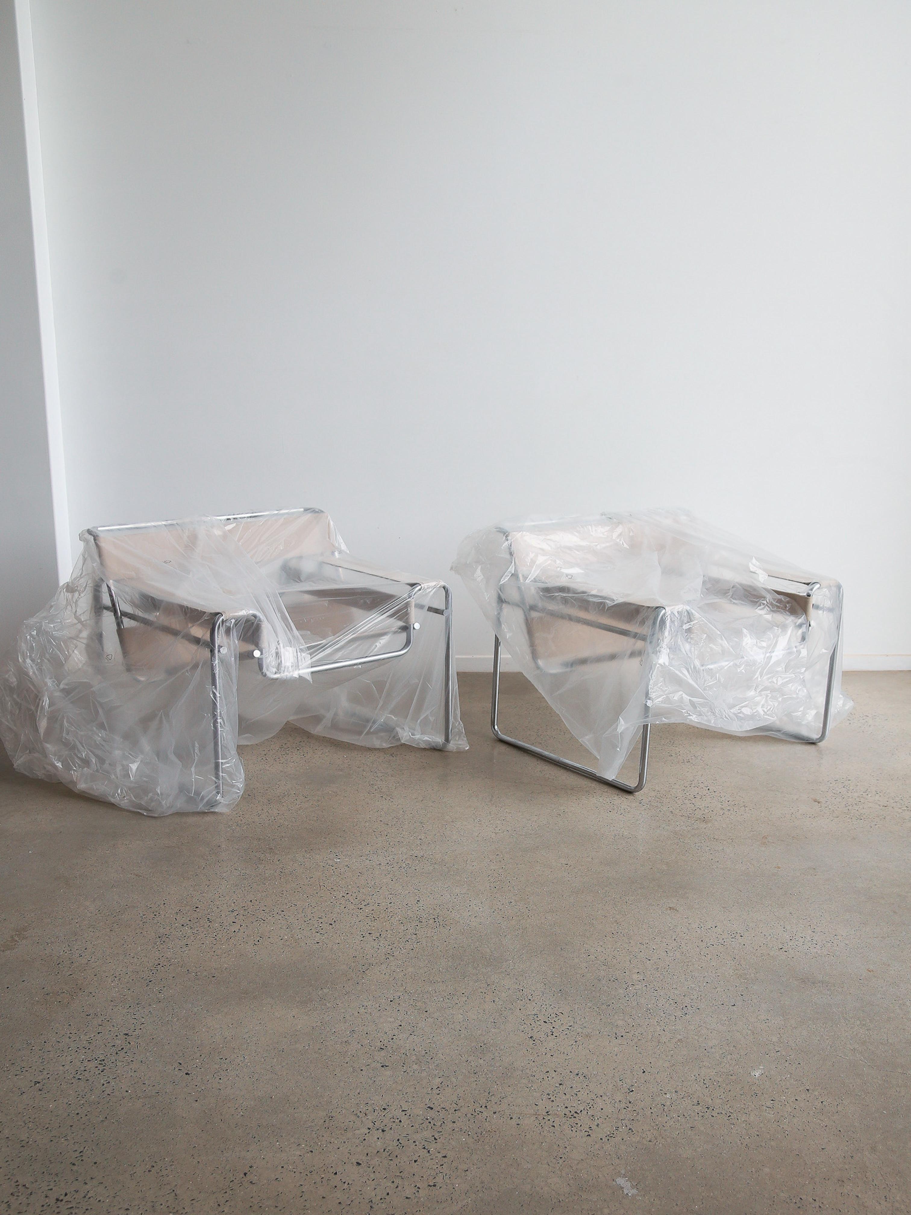 PRICE IS FOR ONE ARMCHAIR
Original Marcel Breuer Wassily chair for Knoll with fabric straps and tubular frame.
Mid-Century Modern authentic Wassily B3 chair designed by Marcel Breuer and made by Knoll, 1960s.


The 
