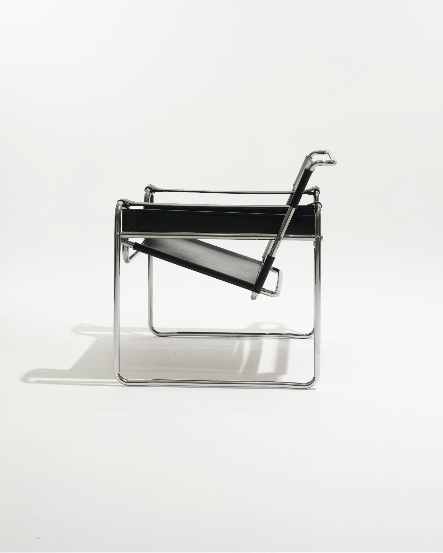 Wassily-Sessel aus schwarzem Leder, Marcel Breuer, 2000er Jahre im Zustand „Gut“ im Angebot in PARIS, FR