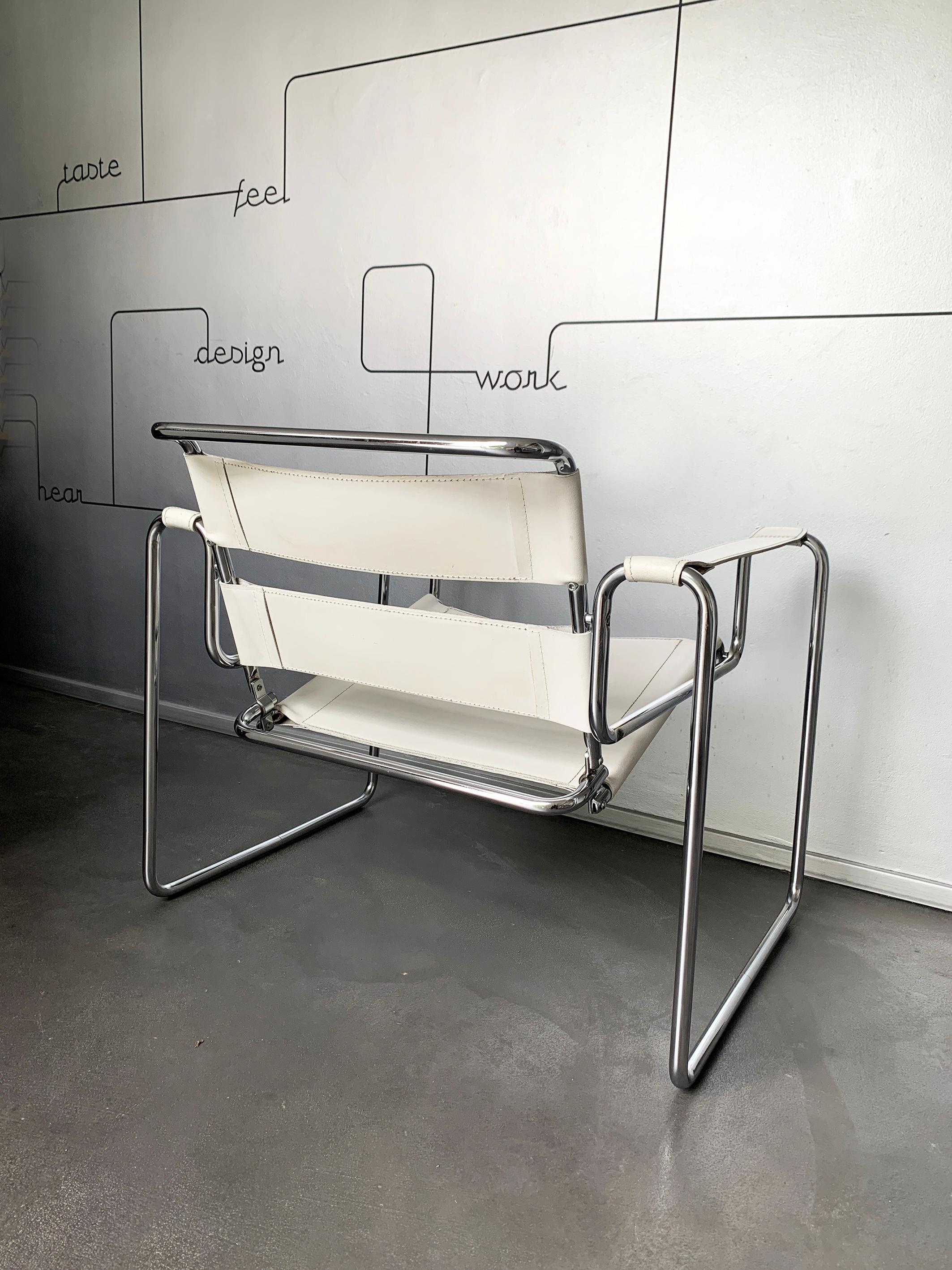 Wassily B3 armchair by Marcel Breuer, white leather, Italy 1980s In Good Condition For Sale In Vorst, BE