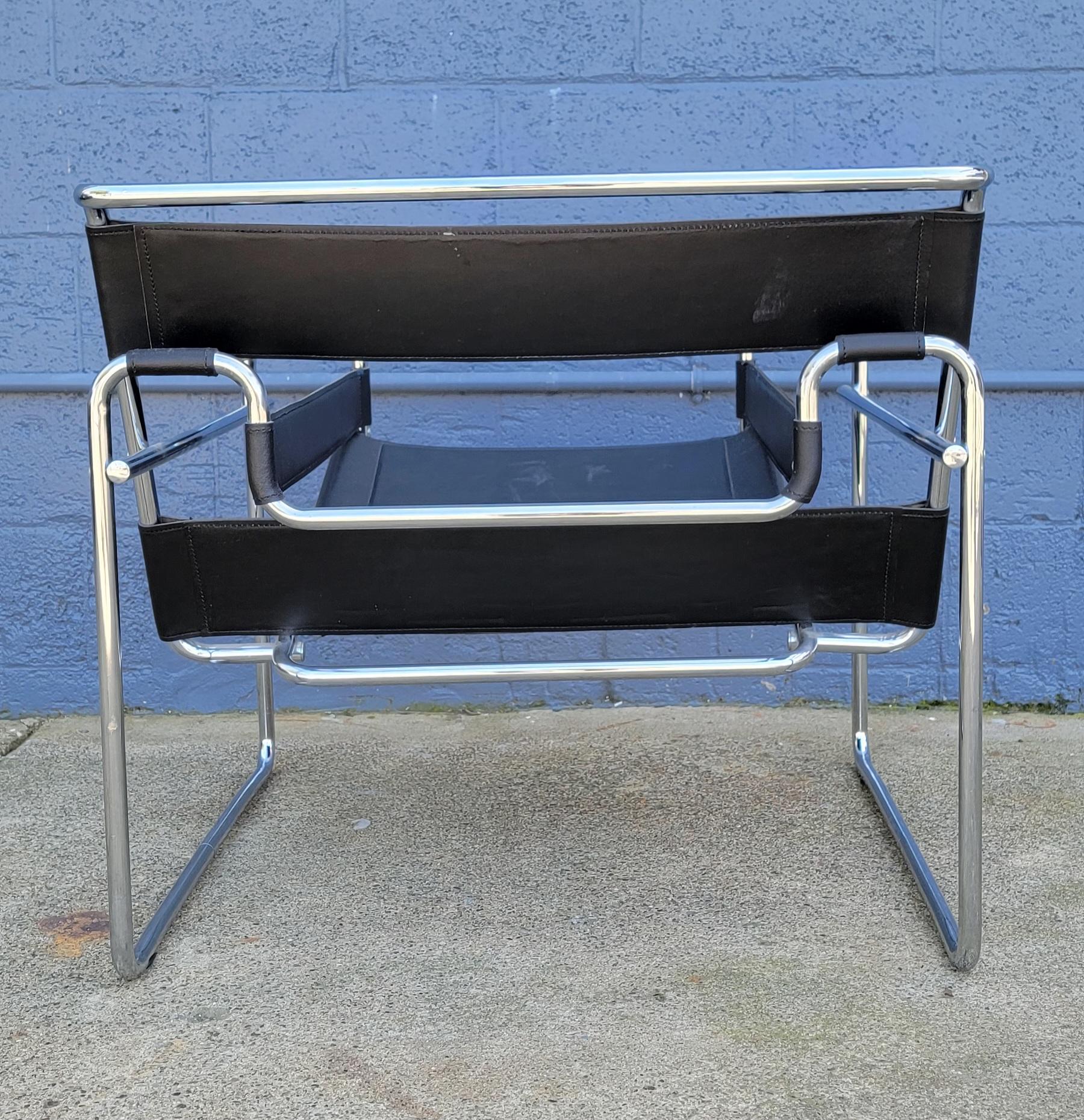 20th Century Wassily Black Leather & Chrome Lounge Chair Italy