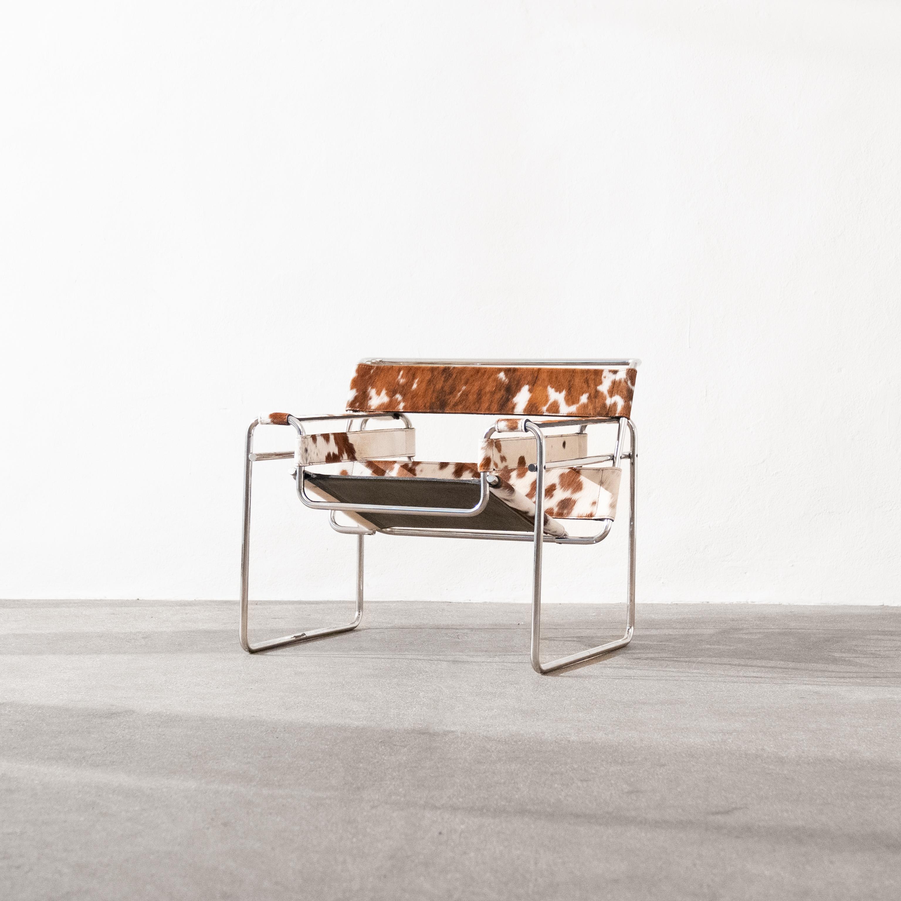 Original Wassily-Sessel von Marcel Breuer für Gavina. Der Wassily Chair oder B3-Sessel wurde 1925 entworfen und ist einer der wichtigsten Entwürfe des 20. Dieser Sessel wurde restauriert und mit hochwertigem Rindsleder aus Italien bezogen.