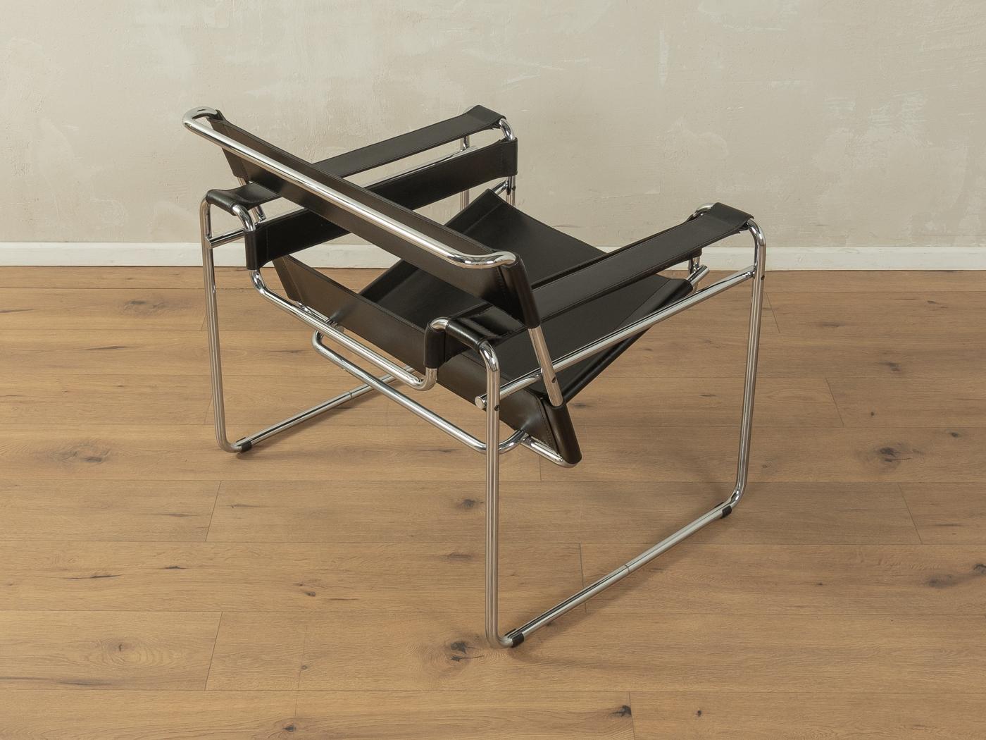 The club armchair B3 was designed by Marcel Breuer in the years 1925-1926 when he was head of the carpenter’s workshop at the Bauhaus in Dessau. Until 1929 the chair was manufactured by Breuer’s company Standard-Mobel Lengyel & Co., then by Thonet.