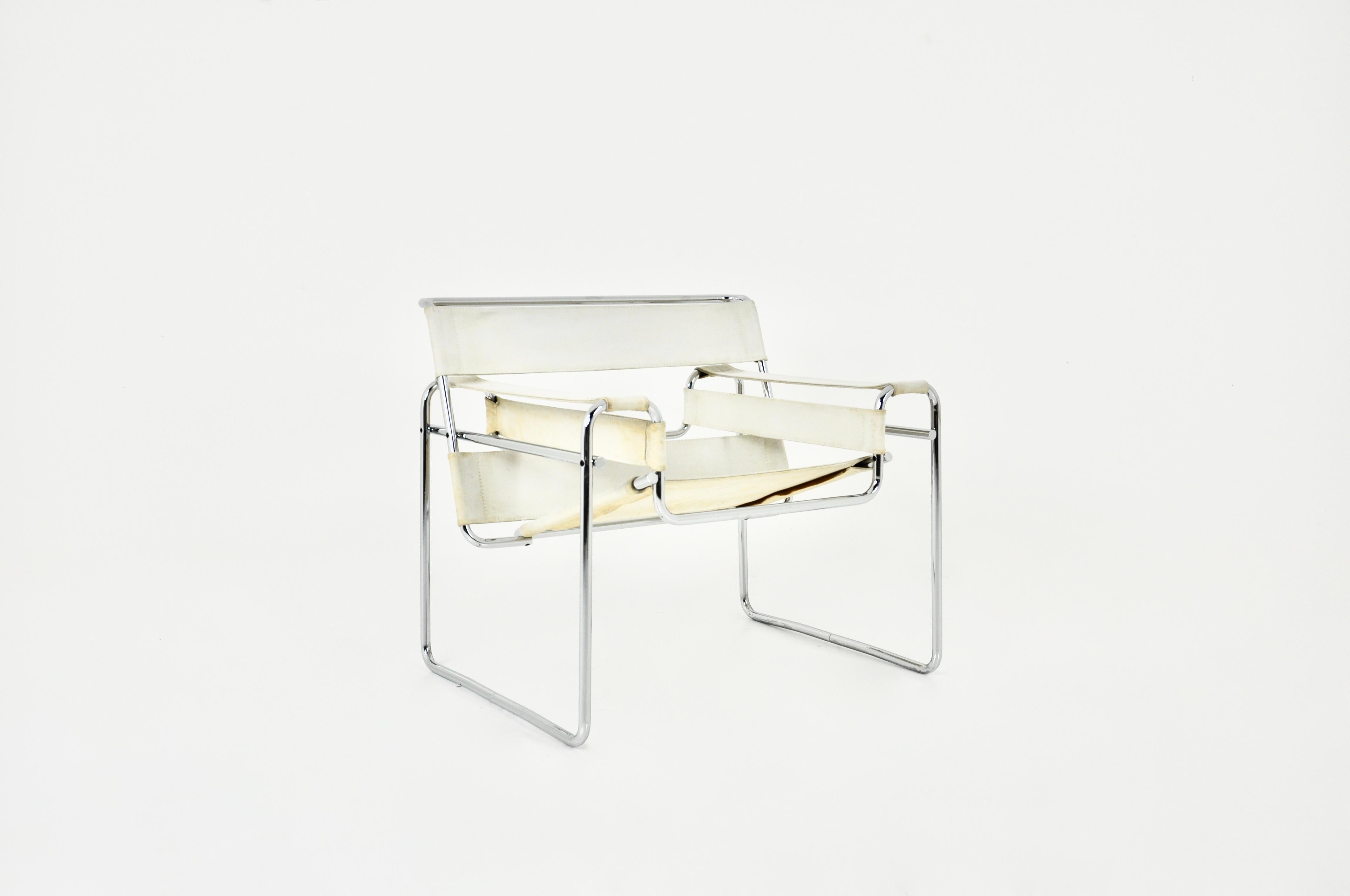  Armchair in Chromed metal and cream fabric by Marcel Breuer. Seat height: 43 cm. wear due to time and age of the chair.