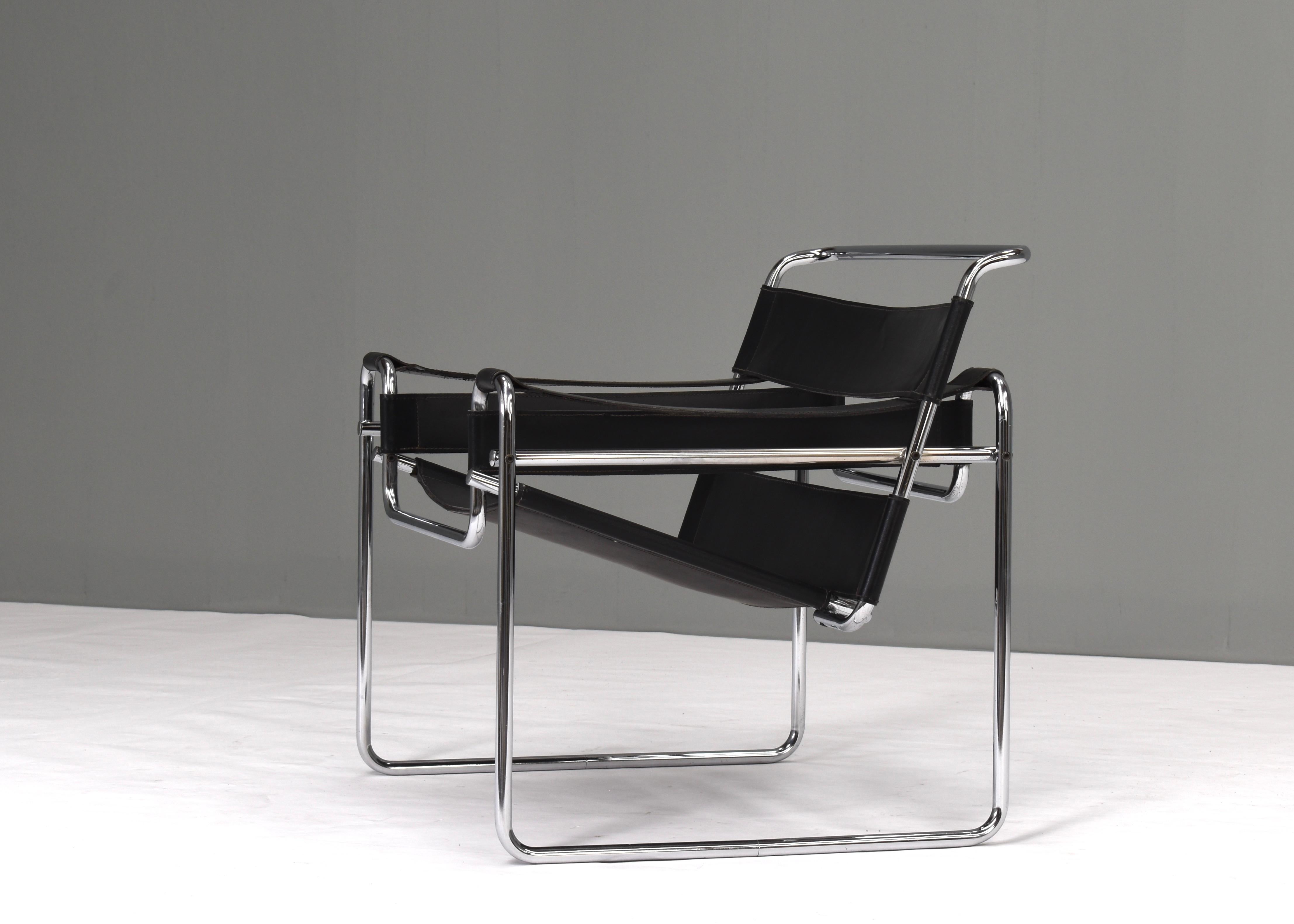 Bauhaus Wassily Chair by Marcel Breuer for Knoll in Black Leather circa 1970-80