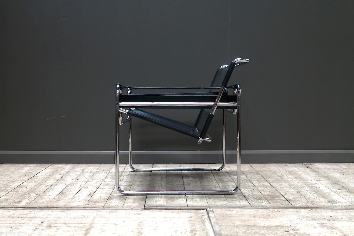 Mid-Century Modern Wassily Chair by Marcel Breuer for Knoll International For Sale