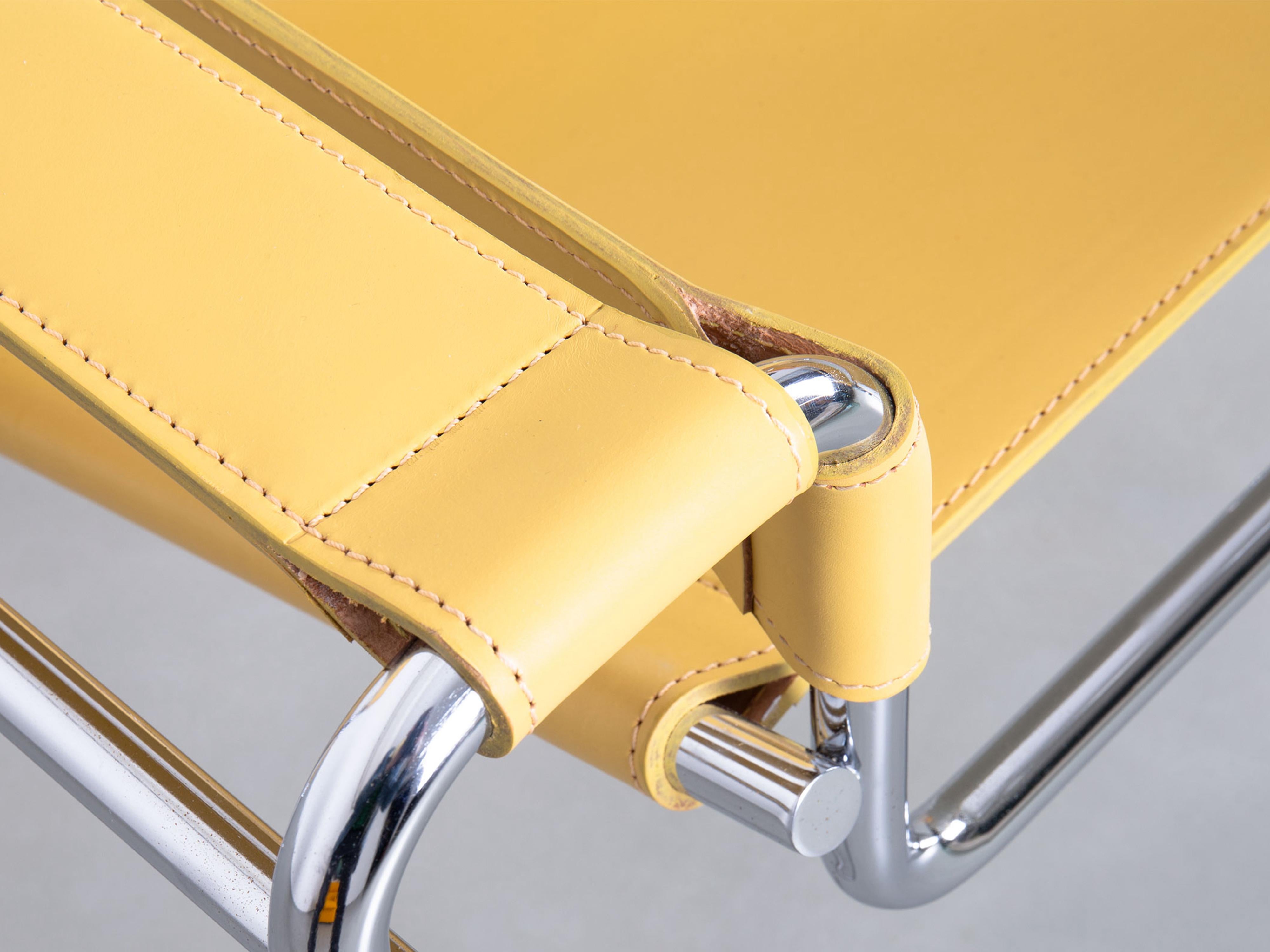 Wassily Chair by Marcel Breuer Upholstery in Yellow Leather In Good Condition For Sale In Ozzano Dell'emilia, IT