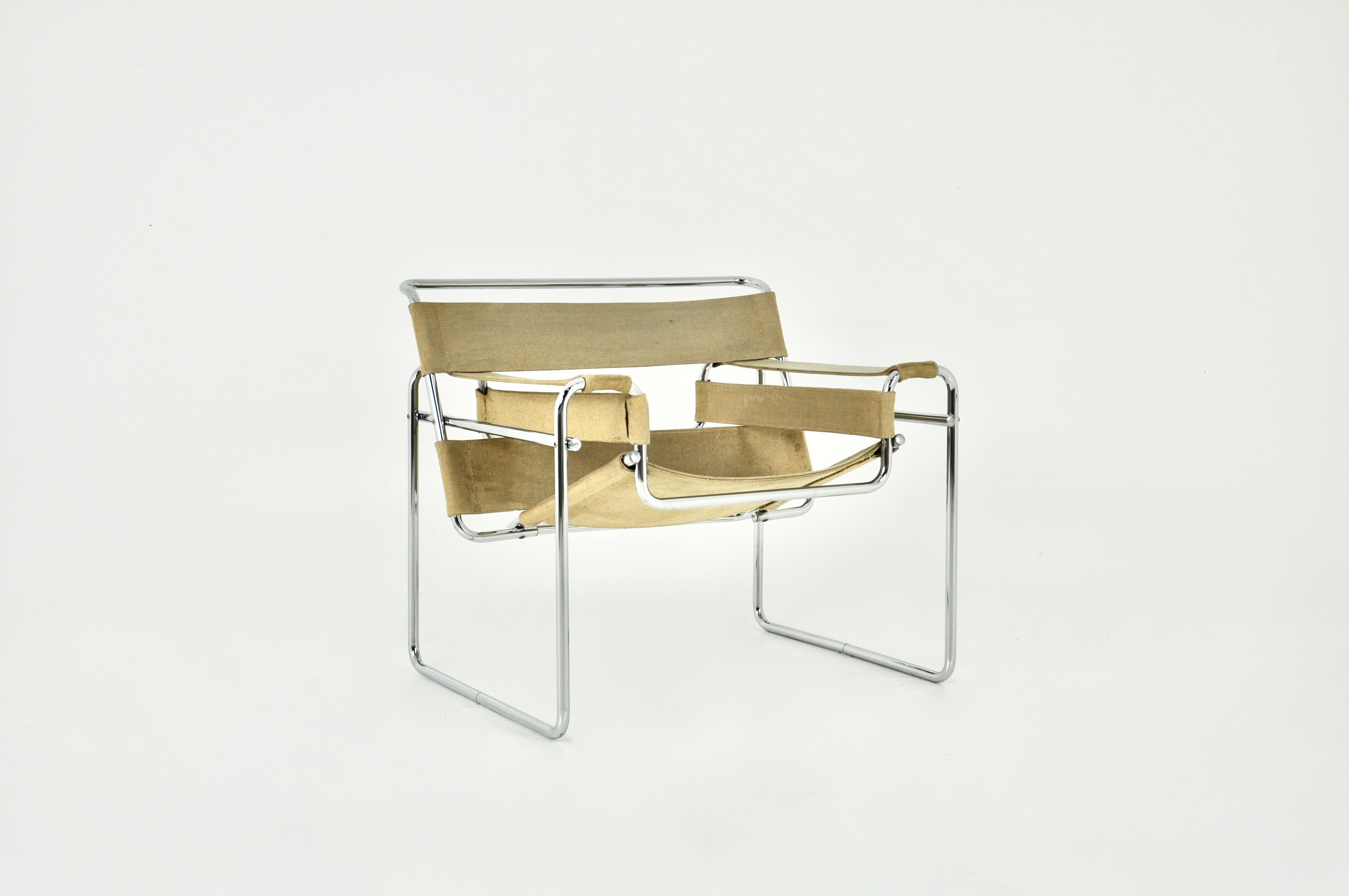 Armchair in Chromed metal and beige canvas . Seat height: 41 cm. Wear due to time and age of the chair.
