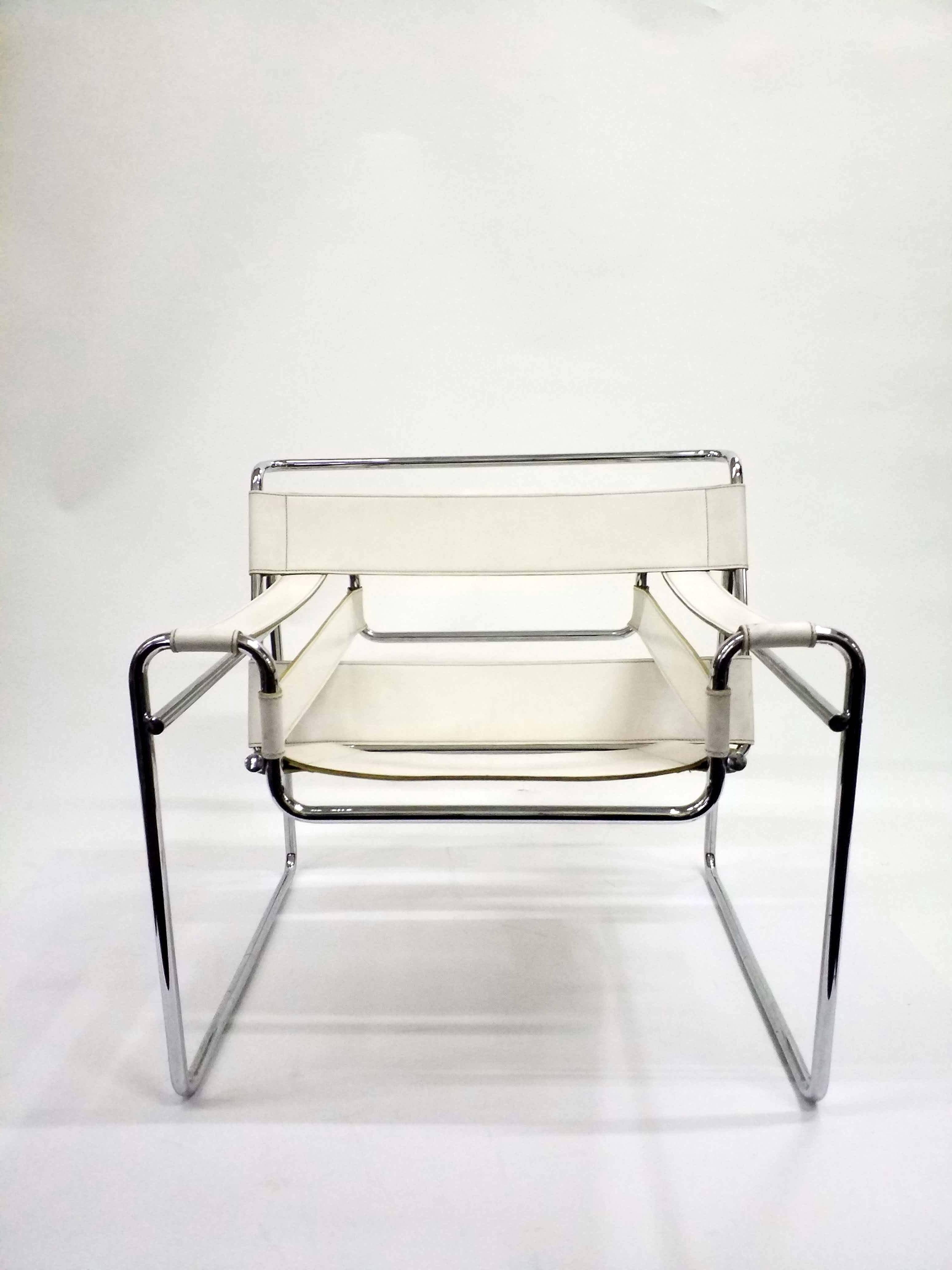 The original model B3, these high quality Wassily armchairs, design by Marcell Breuer were possibly produced by Gavina in the 1960s-1970s period. Strong white leather and chrome-plated body, these iconic pieces fit any interior.

   